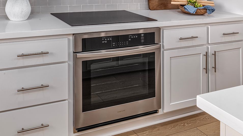 Walnut Cedar Point Res3 EI Kitchen Range