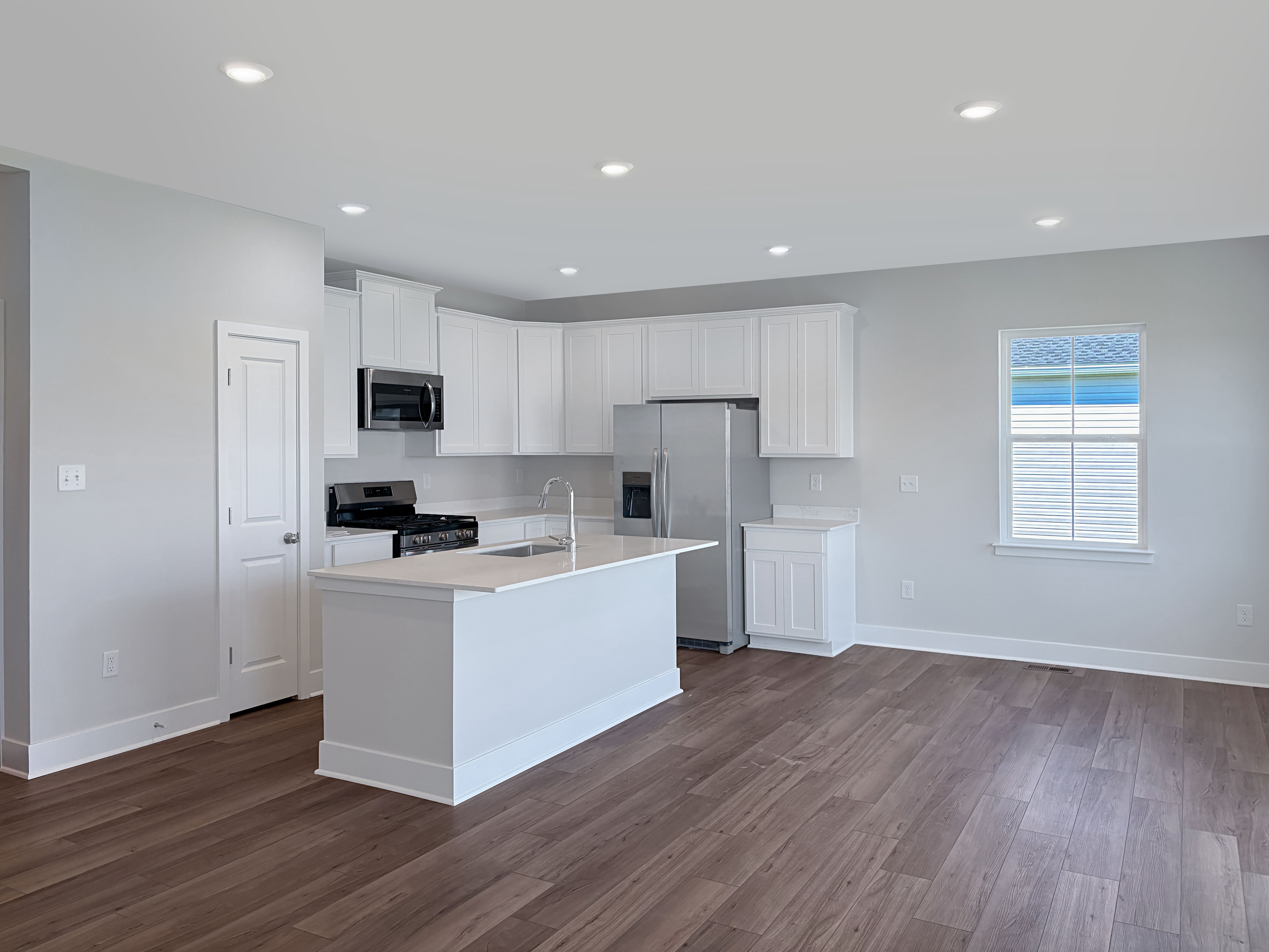 Somerton Chase Hanover Kitchen 2of3