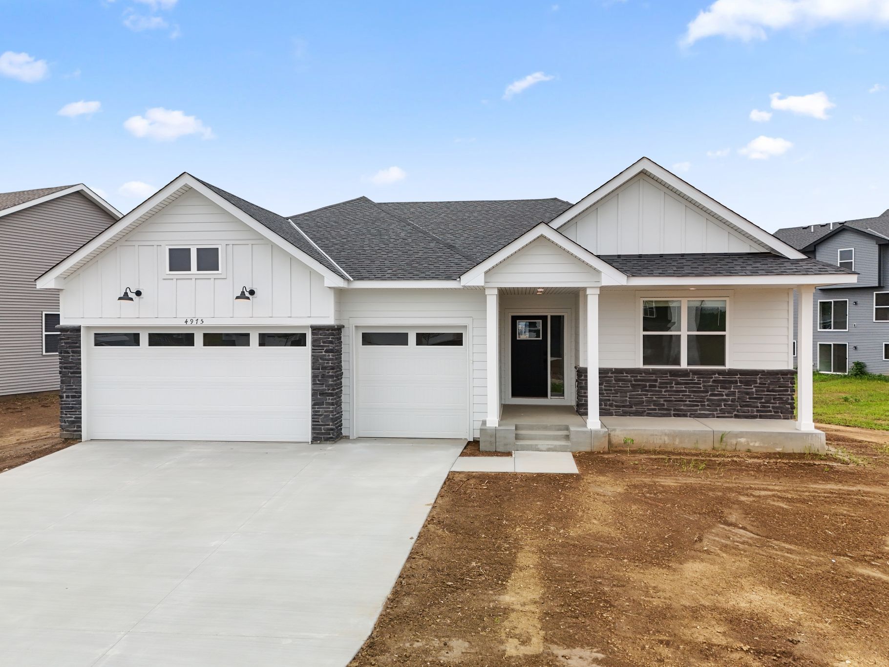 1 Pondsof Highland Hills Zurich QMI H S1513 Front Yard 1of2 F1