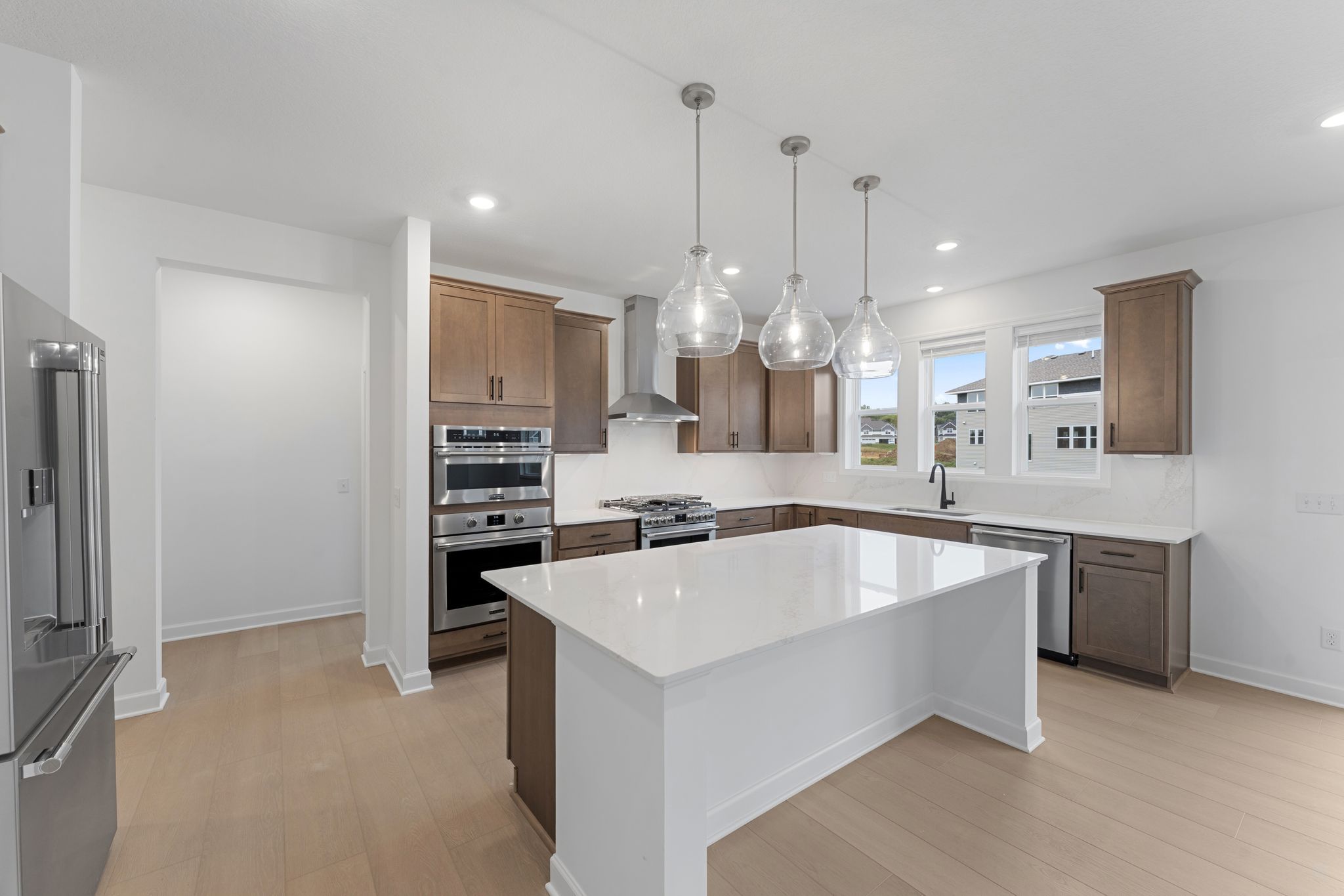 10 Pondsof Highland Hills Zurich QMI H S1513 Kitchen 1of3 F1