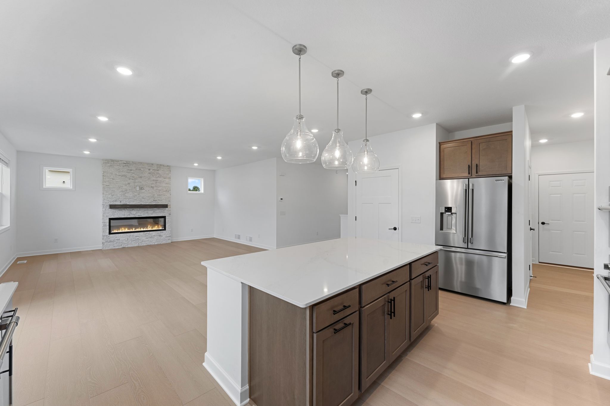 12 Pondsof Highland Hills Zurich QMI H S1513 Kitchen 3of3 F1
