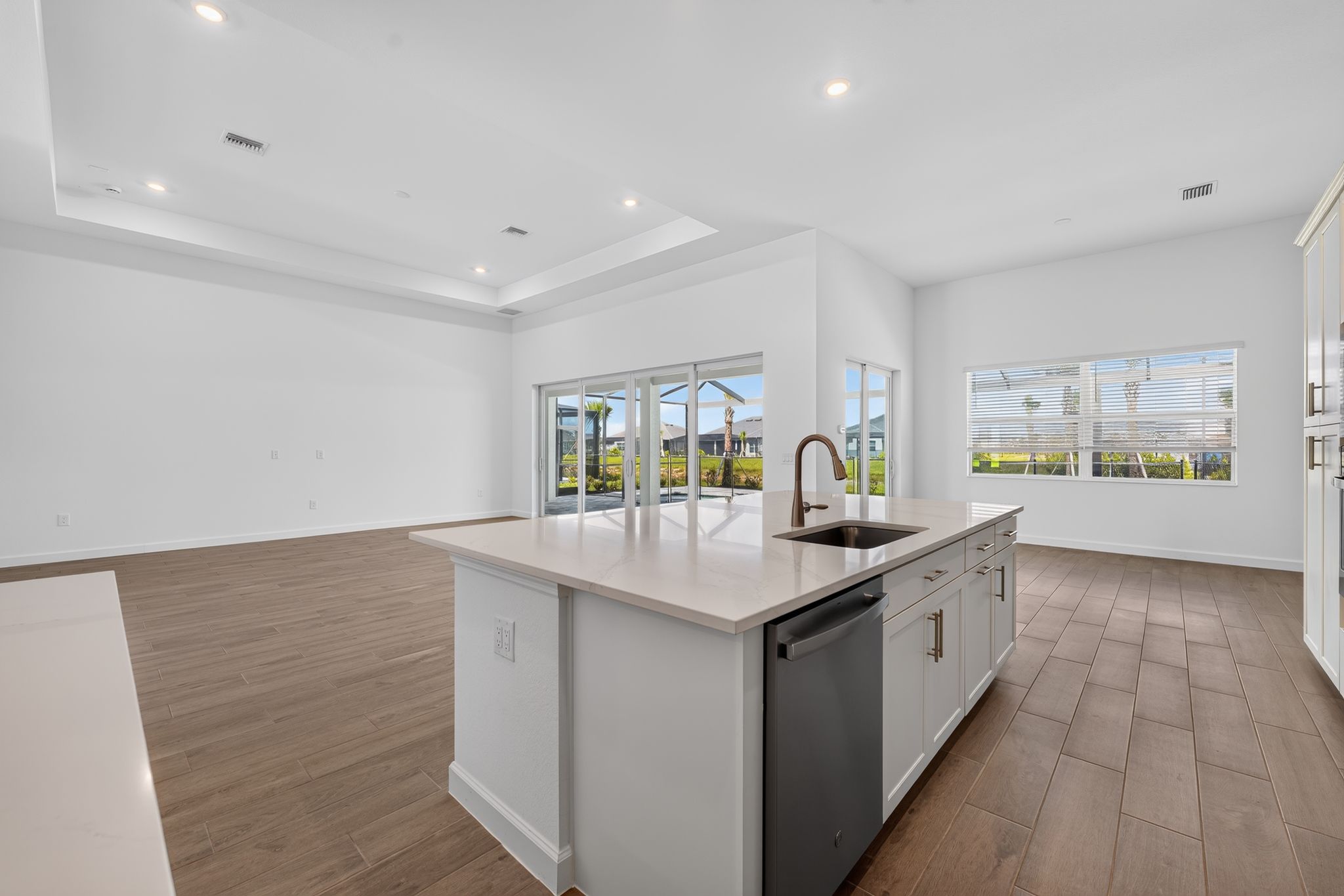 14 15545 Winchester Birdie Way Kitchen 3736