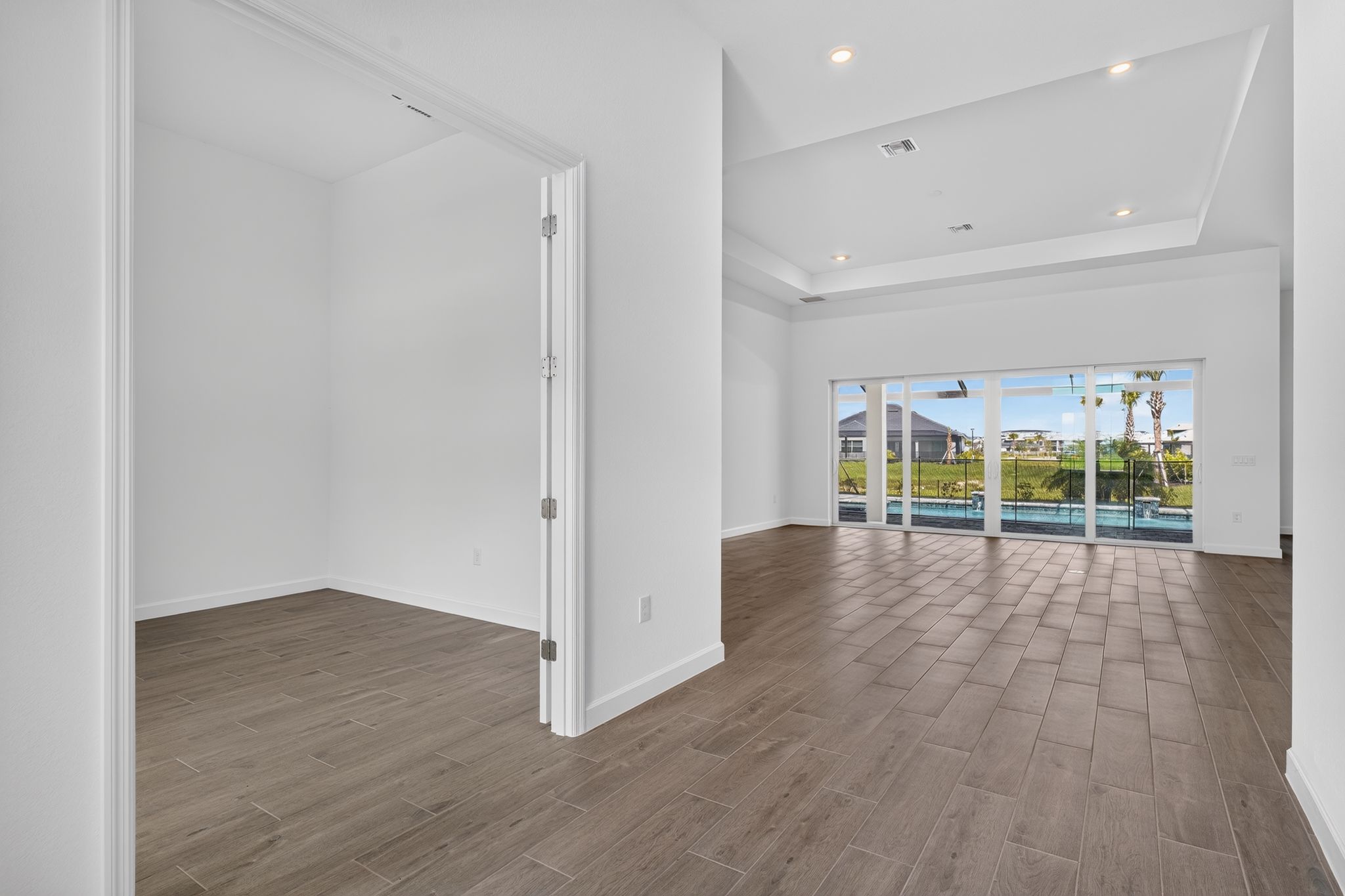 09 15545 Winchester Birdie Way Living room 3715