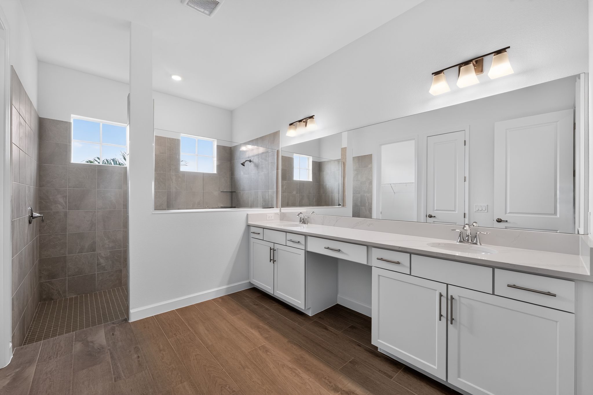 21 15545 Winchester Birdie Way Bathroom 3762