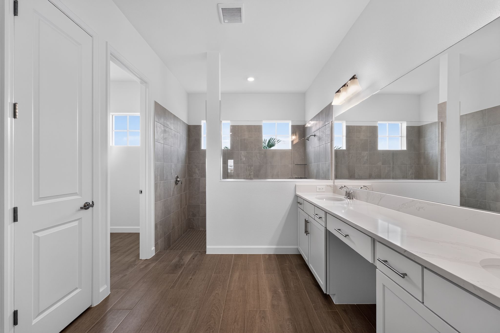22 15545 Winchester Birdie Way Bathroom 3768