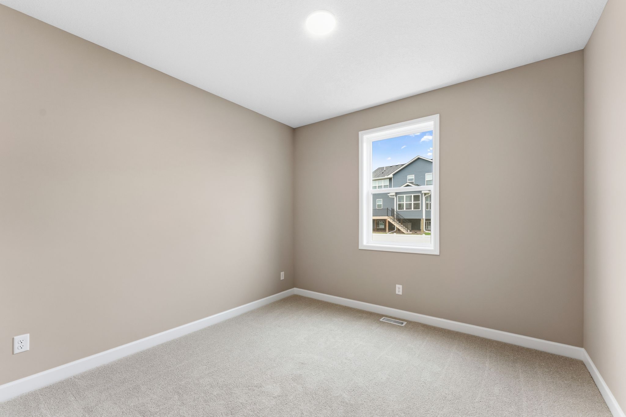4 Caslano Mc Kinley QMI H S22165542209 Bedroom 1of4 F2 (1)