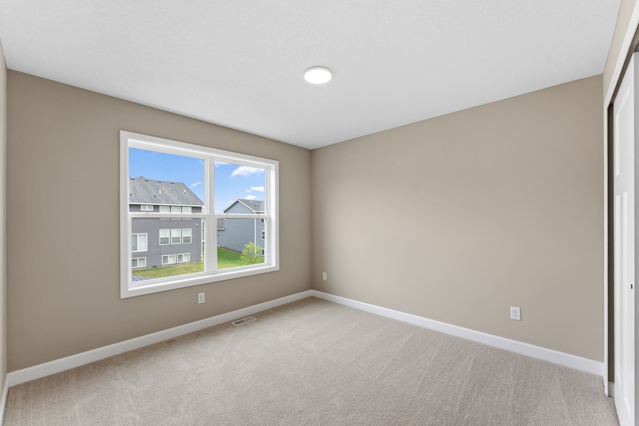 6 Caslano Mc Kinley QMI H S22165542209 Bedroom 3of4 F2 (1)
