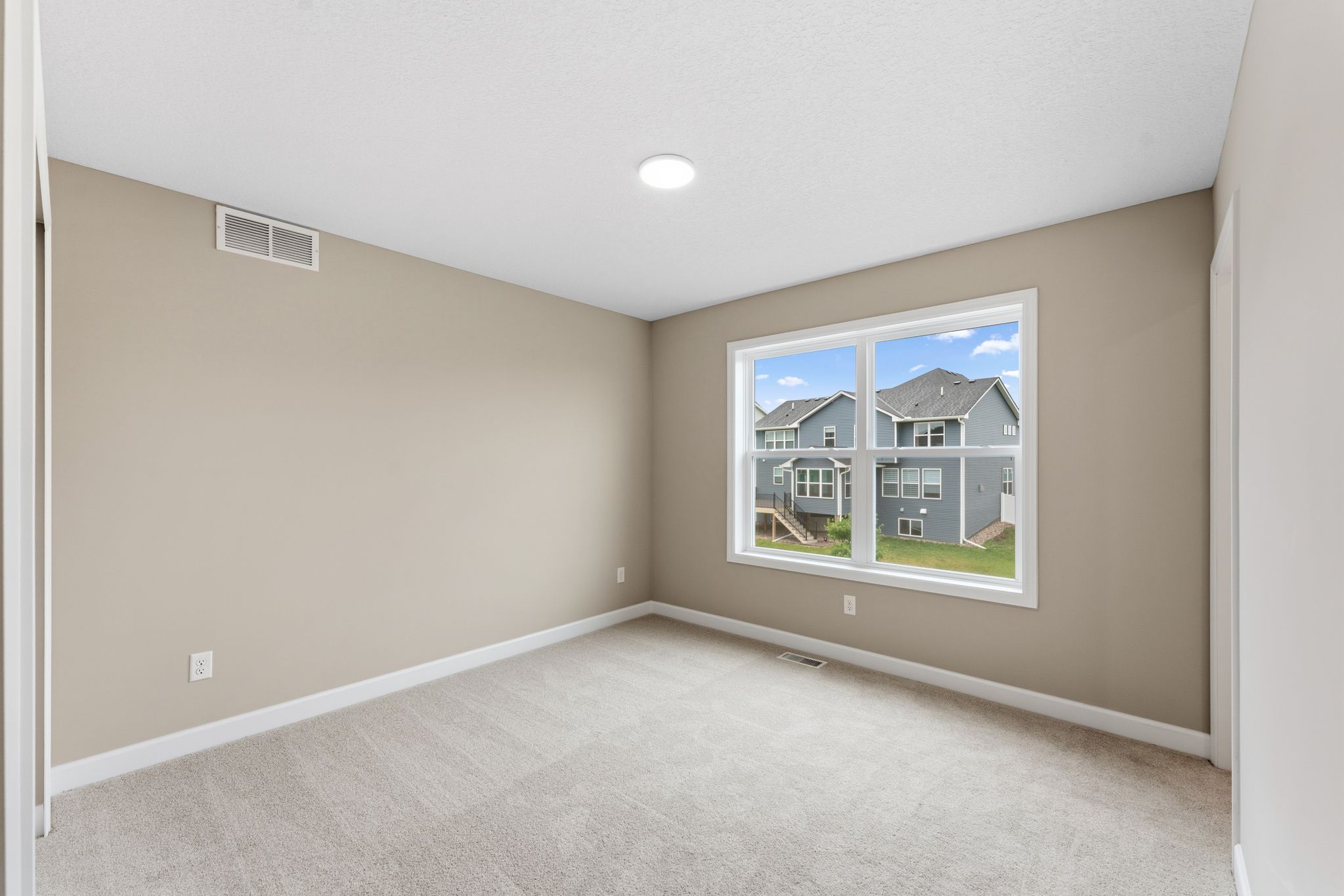 7 Caslano Mc Kinley QMI H S22165542209 Bedroom 4of4 F2 (1)