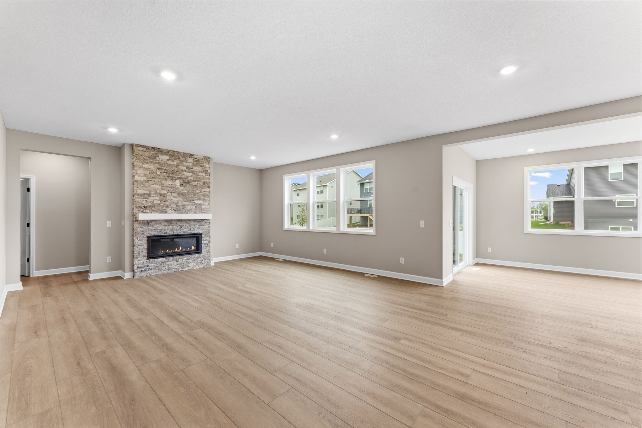 9 Caslano Mc Kinley QMI H S22165542209 Great Room 1of3 F1 (1)