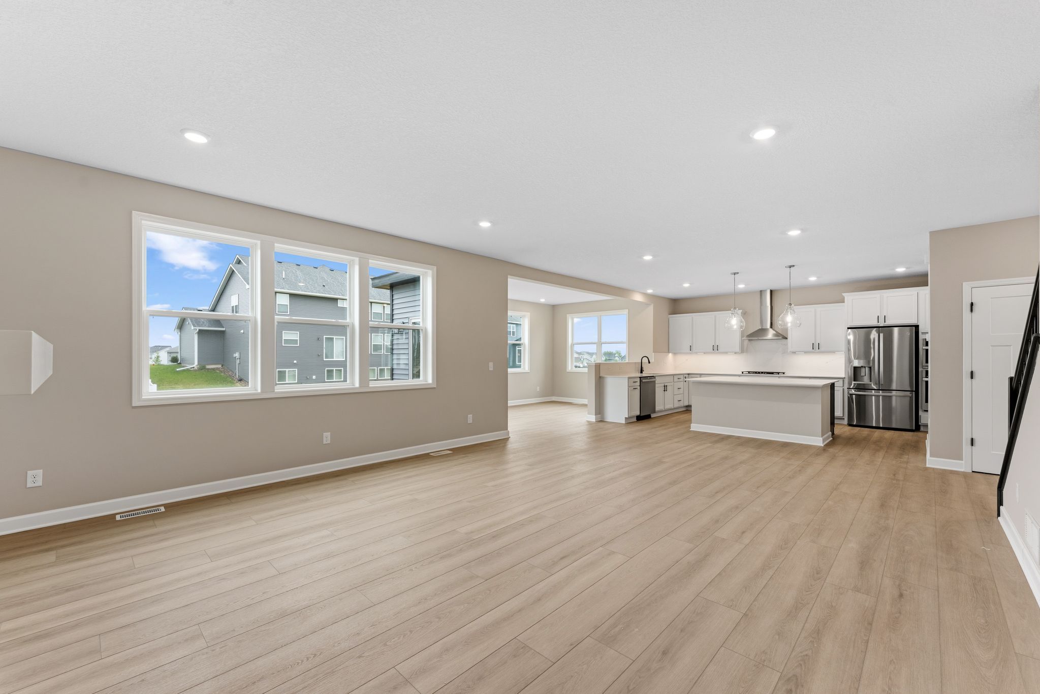 11 Caslano Mc Kinley QMI H S22165542209 Great Room 3of3 F1 (1)