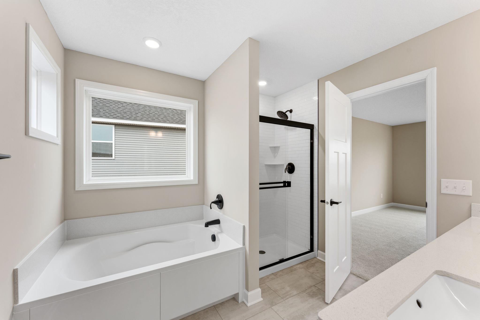16 Caslano Mc Kinley QMI H S22165542209 Owners Bathroom 3of3 F2 (1)