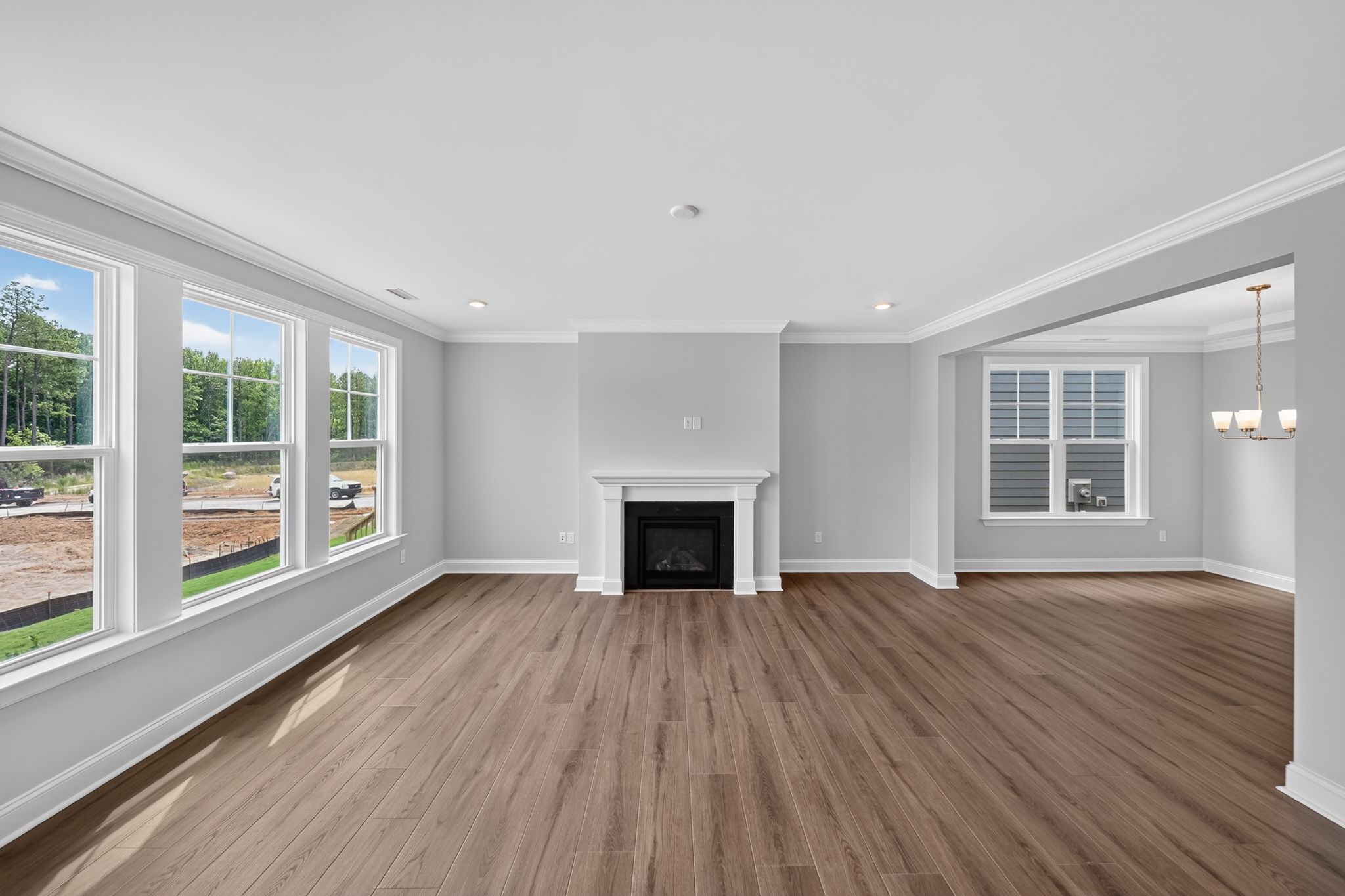 07 2989 Ocean Sunrise Dr Living room 0135