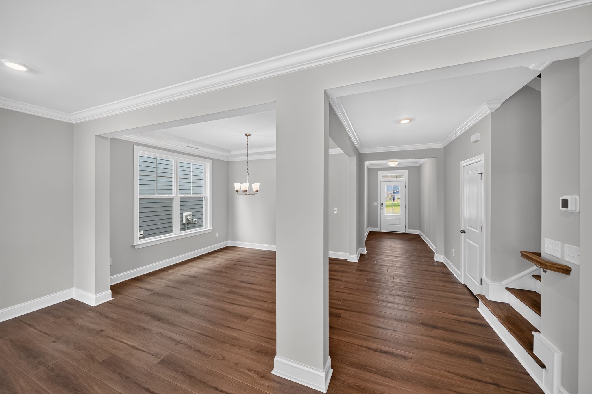 06 2989 Ocean Sunrise Dr Foyer 0129