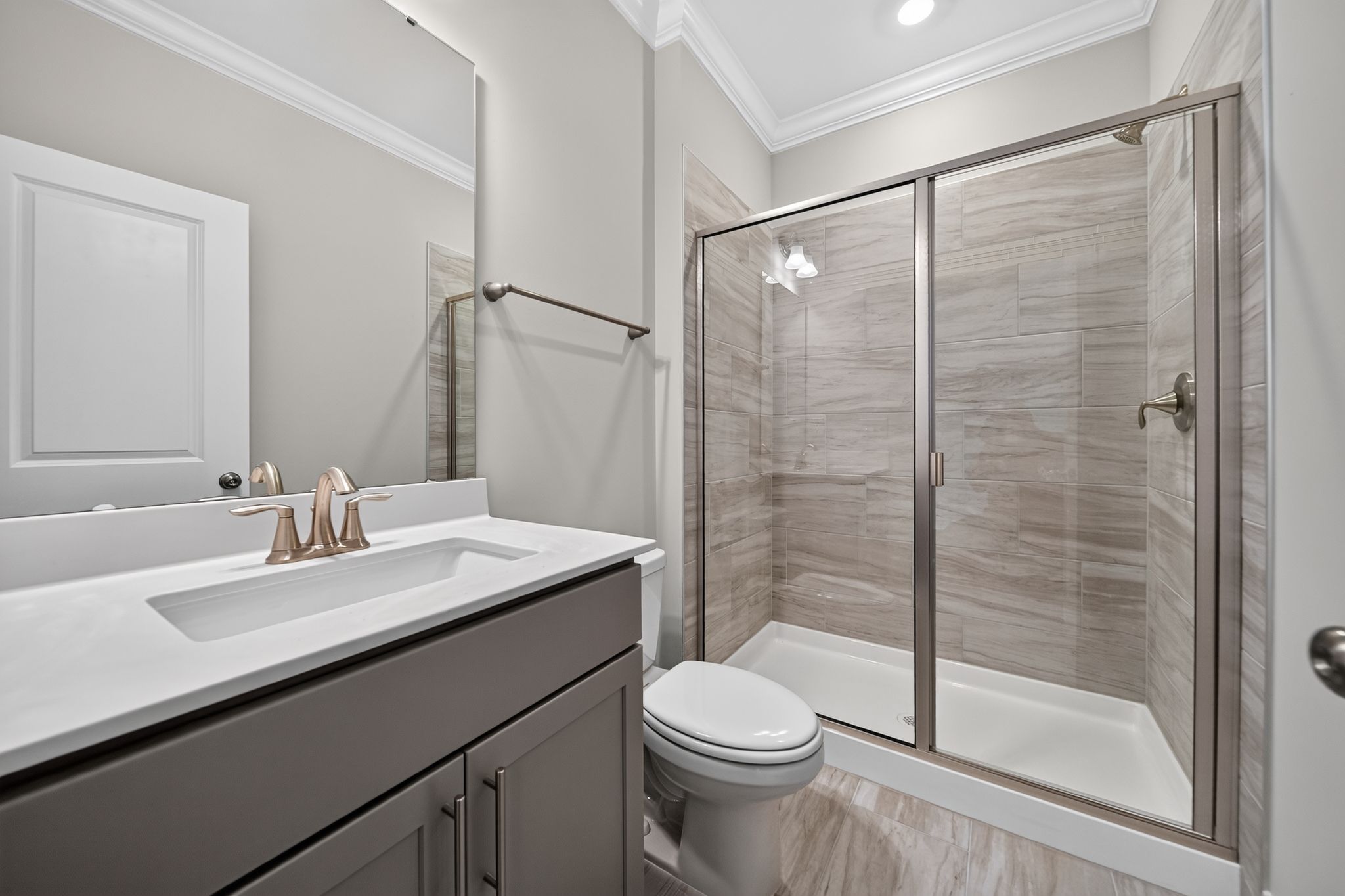25 2989 Ocean Sunrise Dr Bathroom 0117