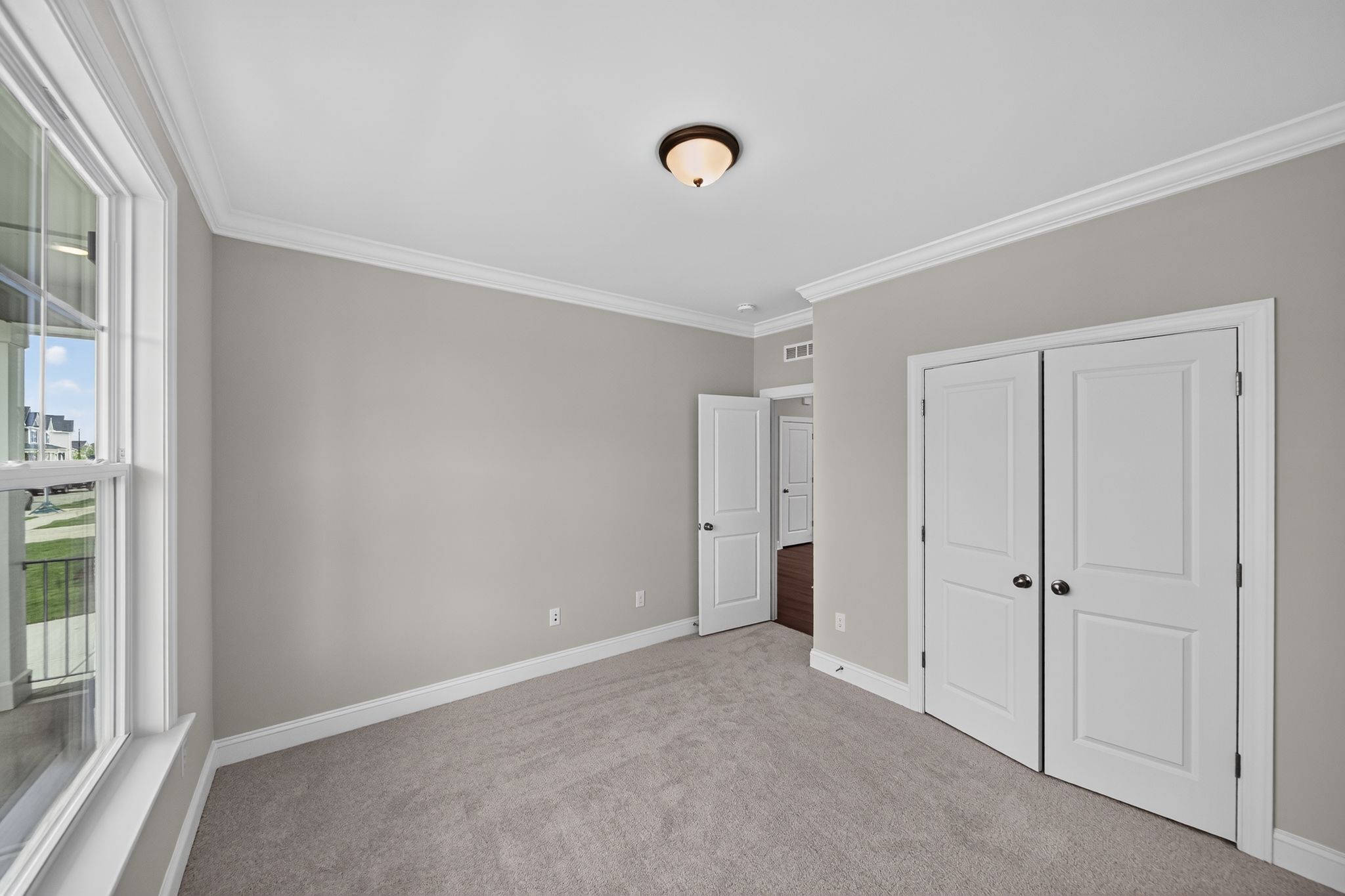 19 2989 Ocean Sunrise Dr Bedroom 0114