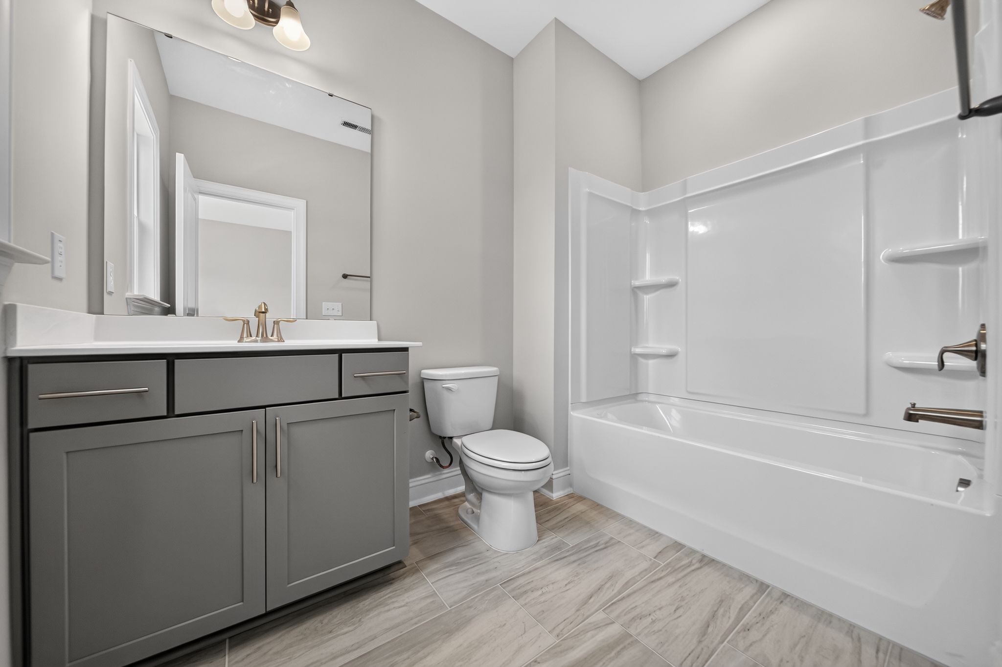 26 2989 Ocean Sunrise Dr Bathroom 0174