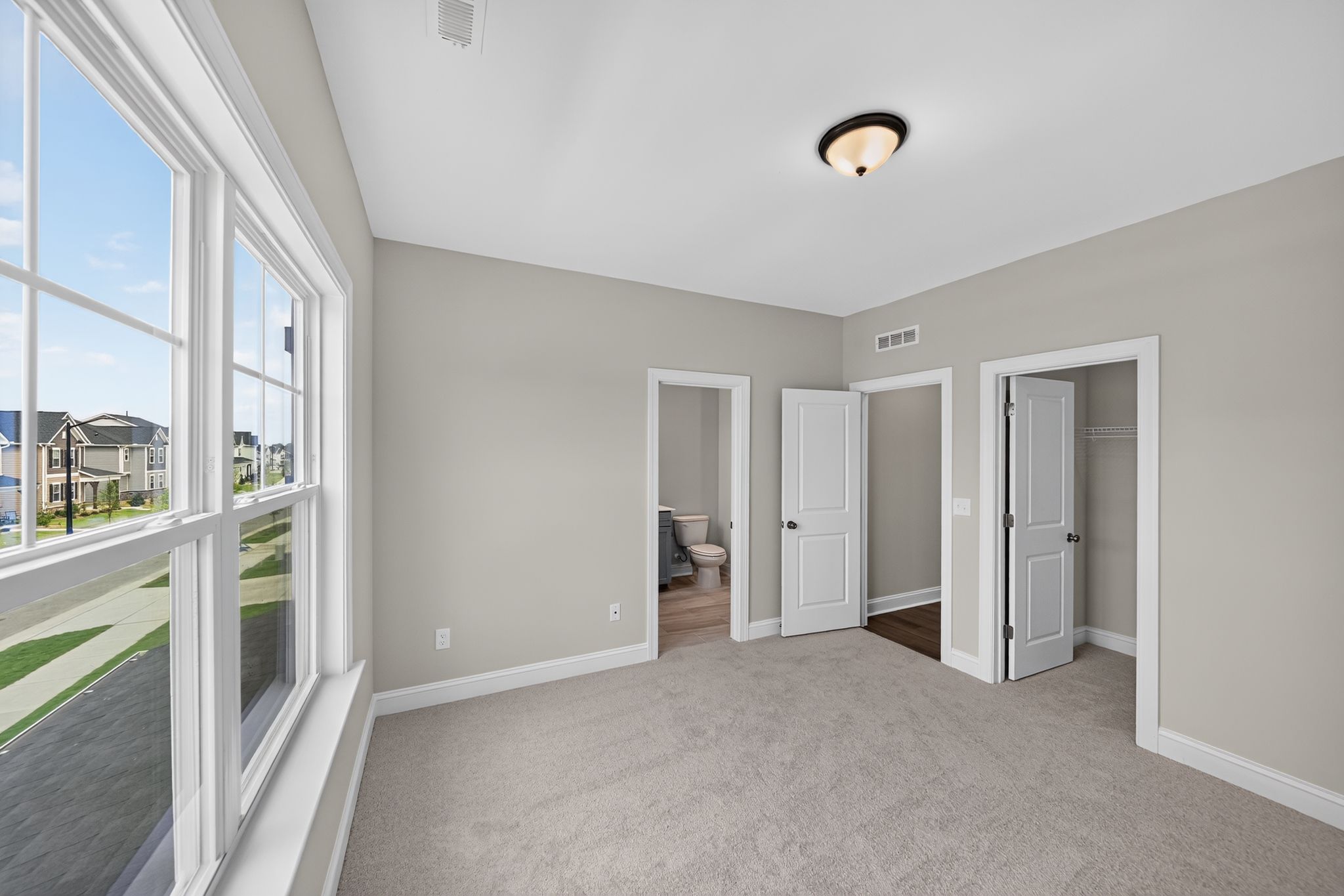21 2989 Ocean Sunrise Dr Bedroom 0171
