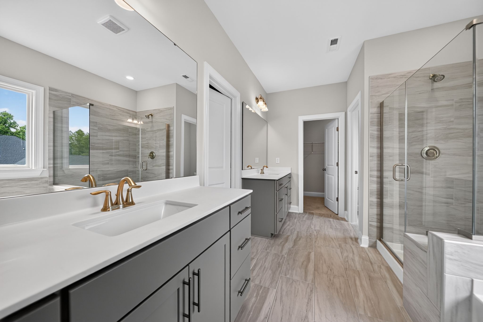 27 2989 Ocean Sunrise Dr Bathroom 0201