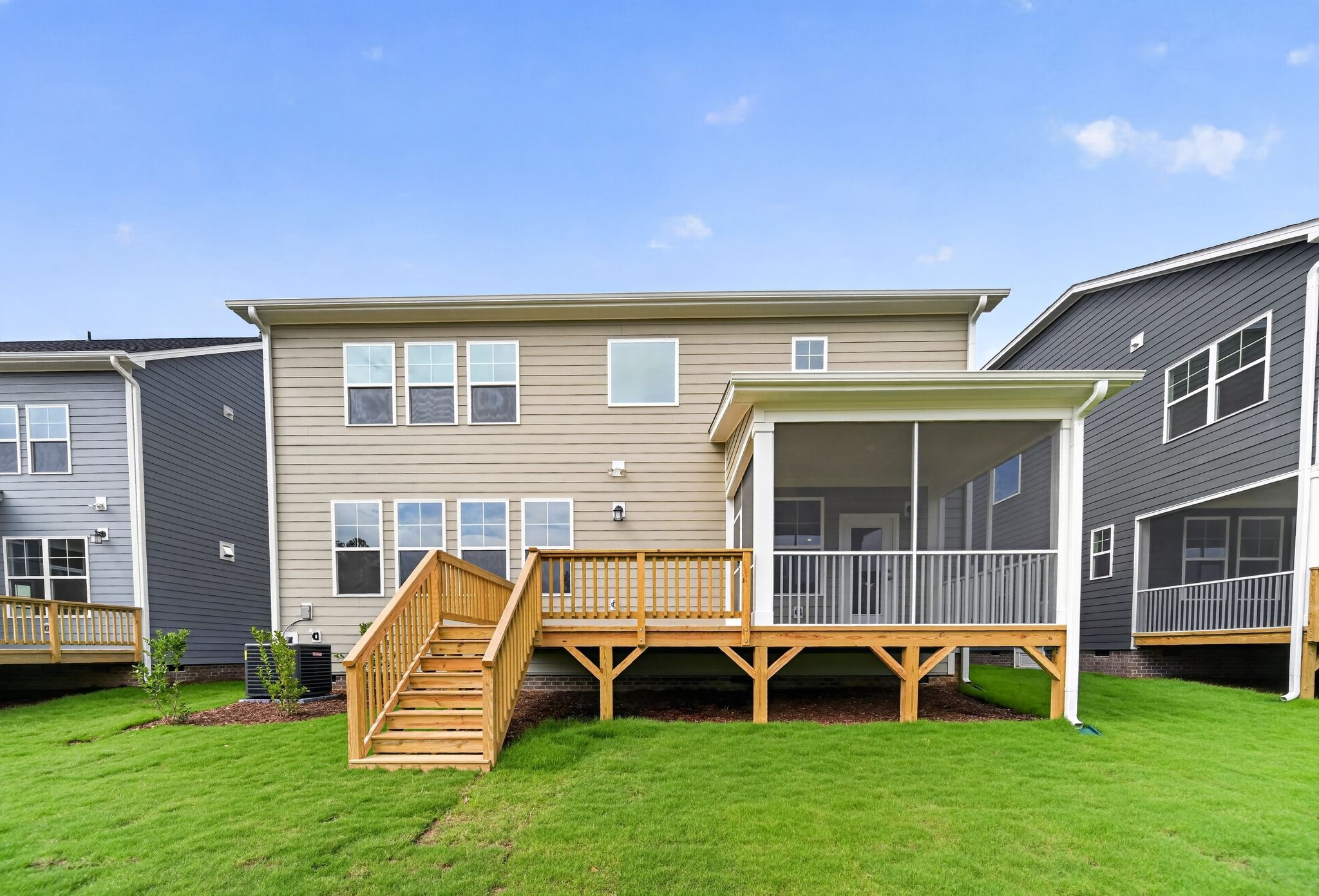 04 2989 Ocean Sunrise Dr Exterior 0156