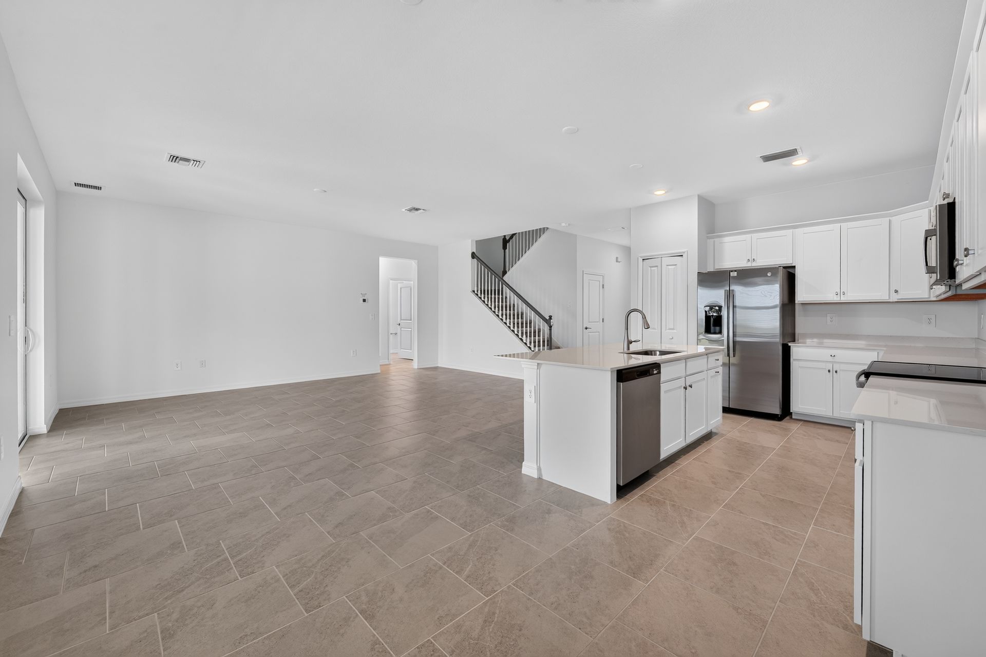 07 13560 Turnleaf Blvd Kitchen 4637