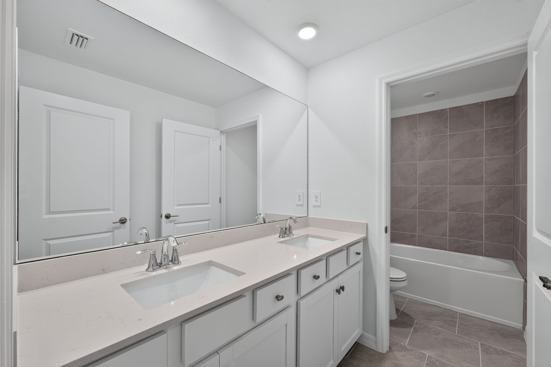 23 13560 Turnleaf Blvd Bathroom 4669