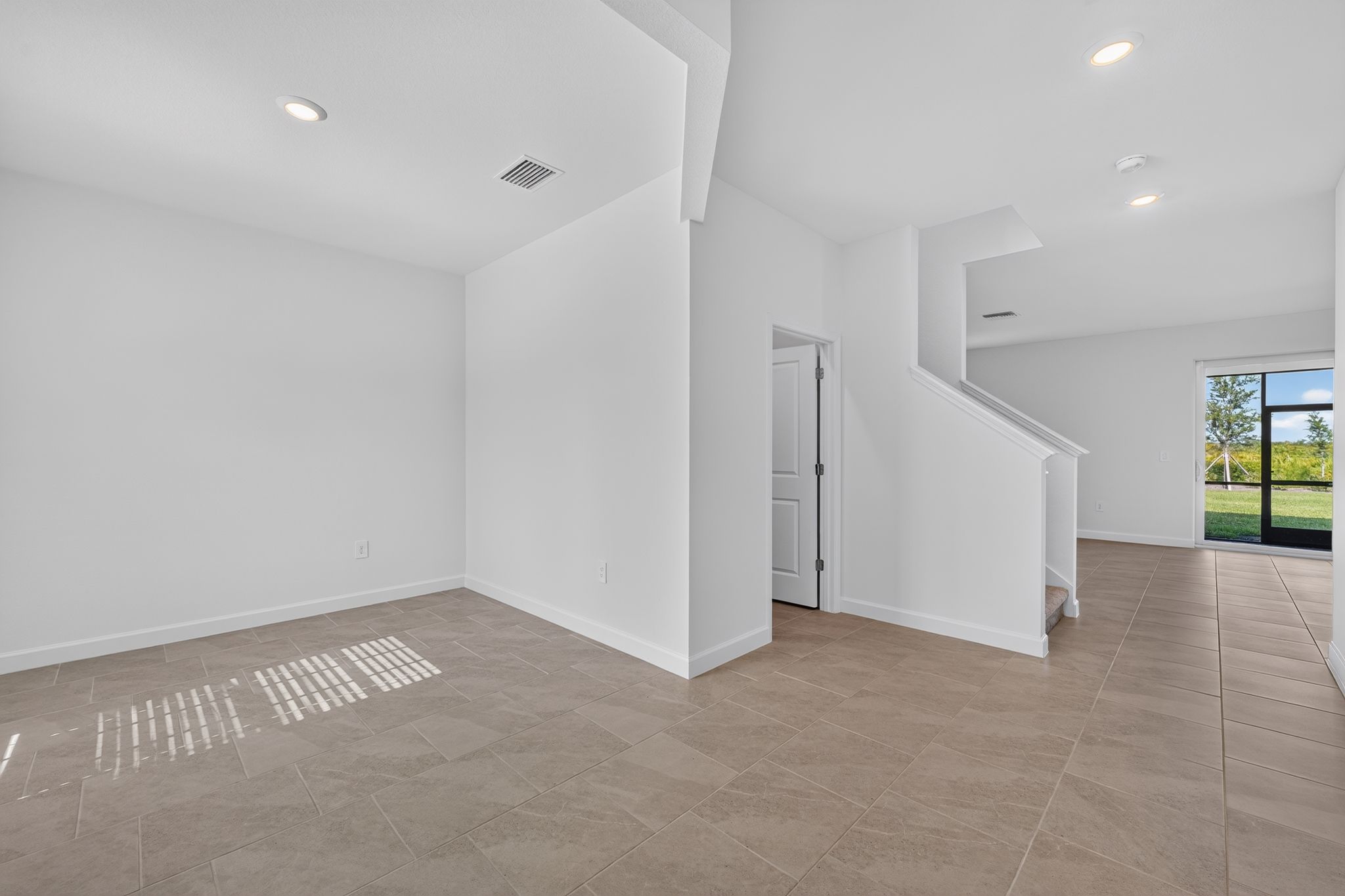 06 13284 Grassmere Ct Foyer 4382