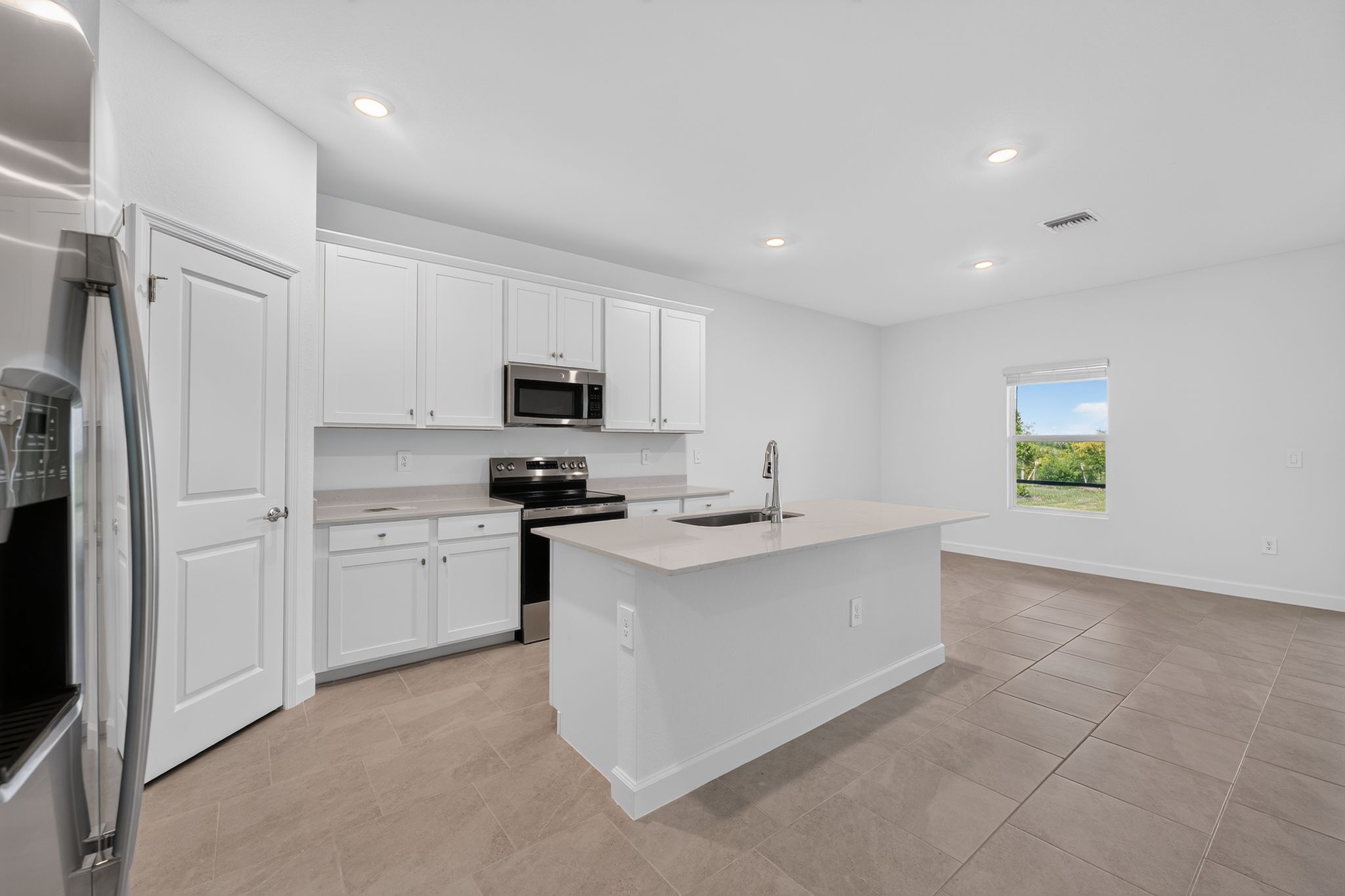 09 13296 Grassmere Ct Kitchen 4559