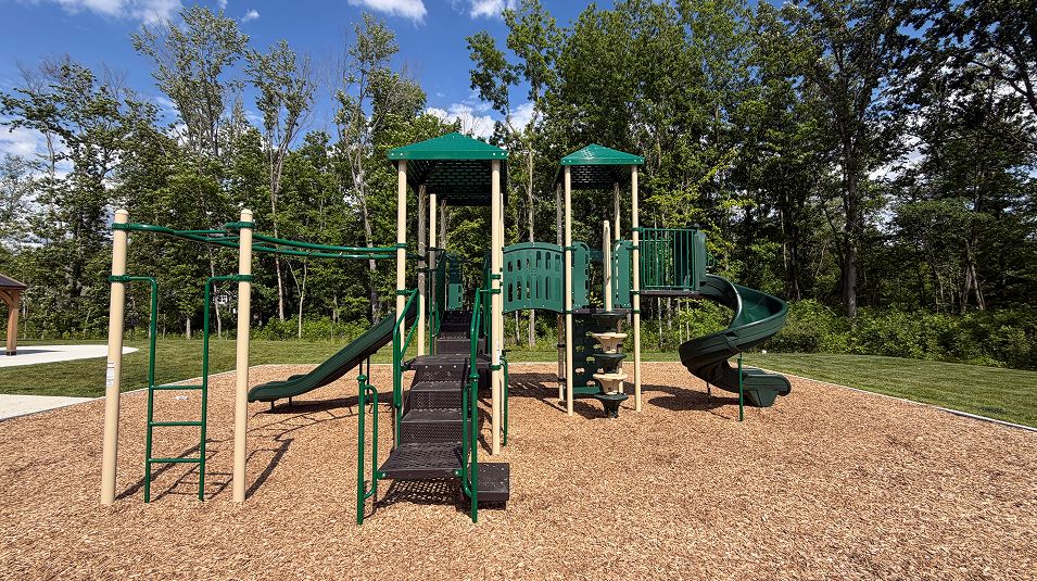 Montgomery Woods Amenity Playground 3of5