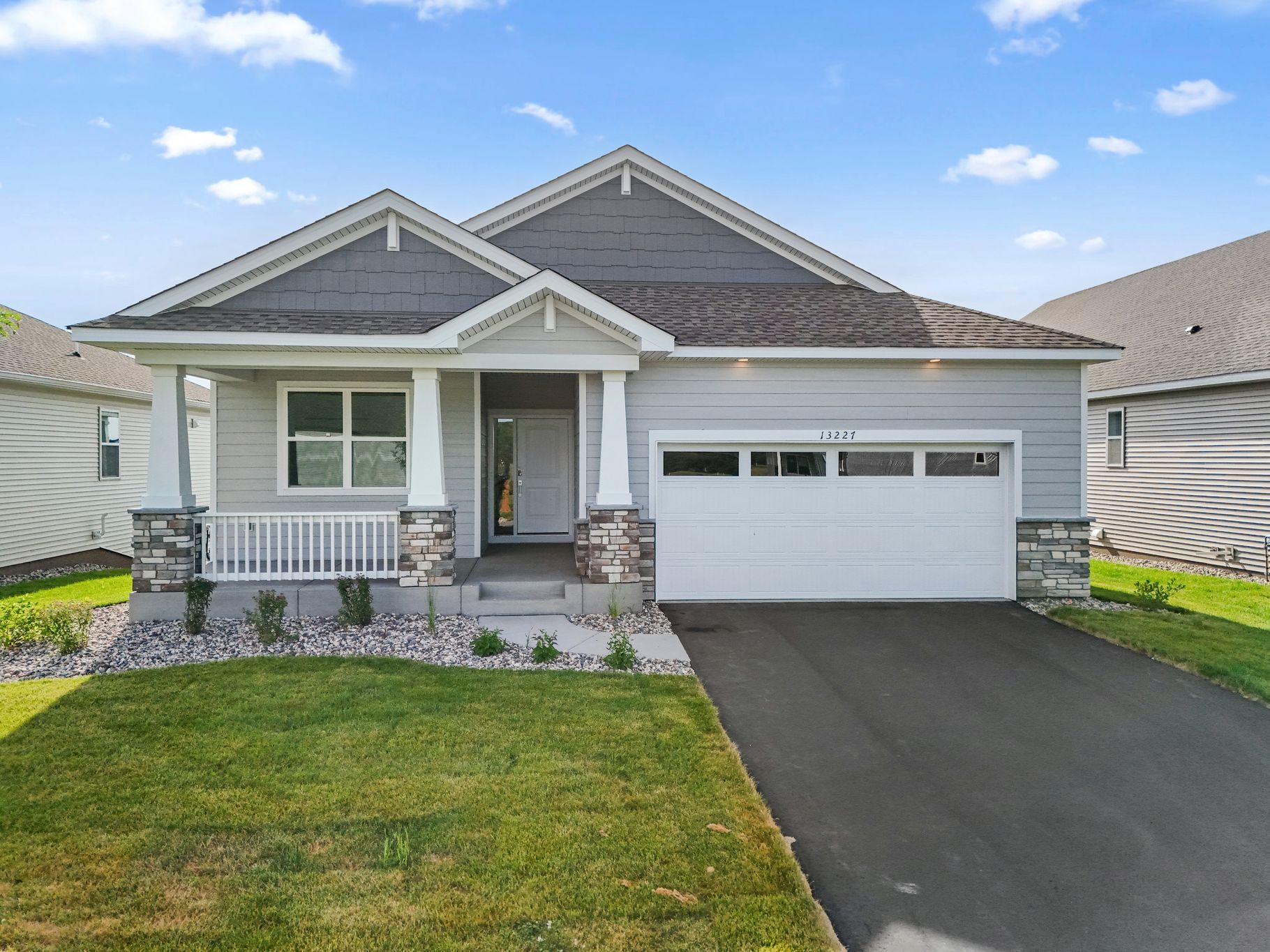 1 Lexington Waters Brisbane QMI H S22222543107 Front Yard 1of2 F1