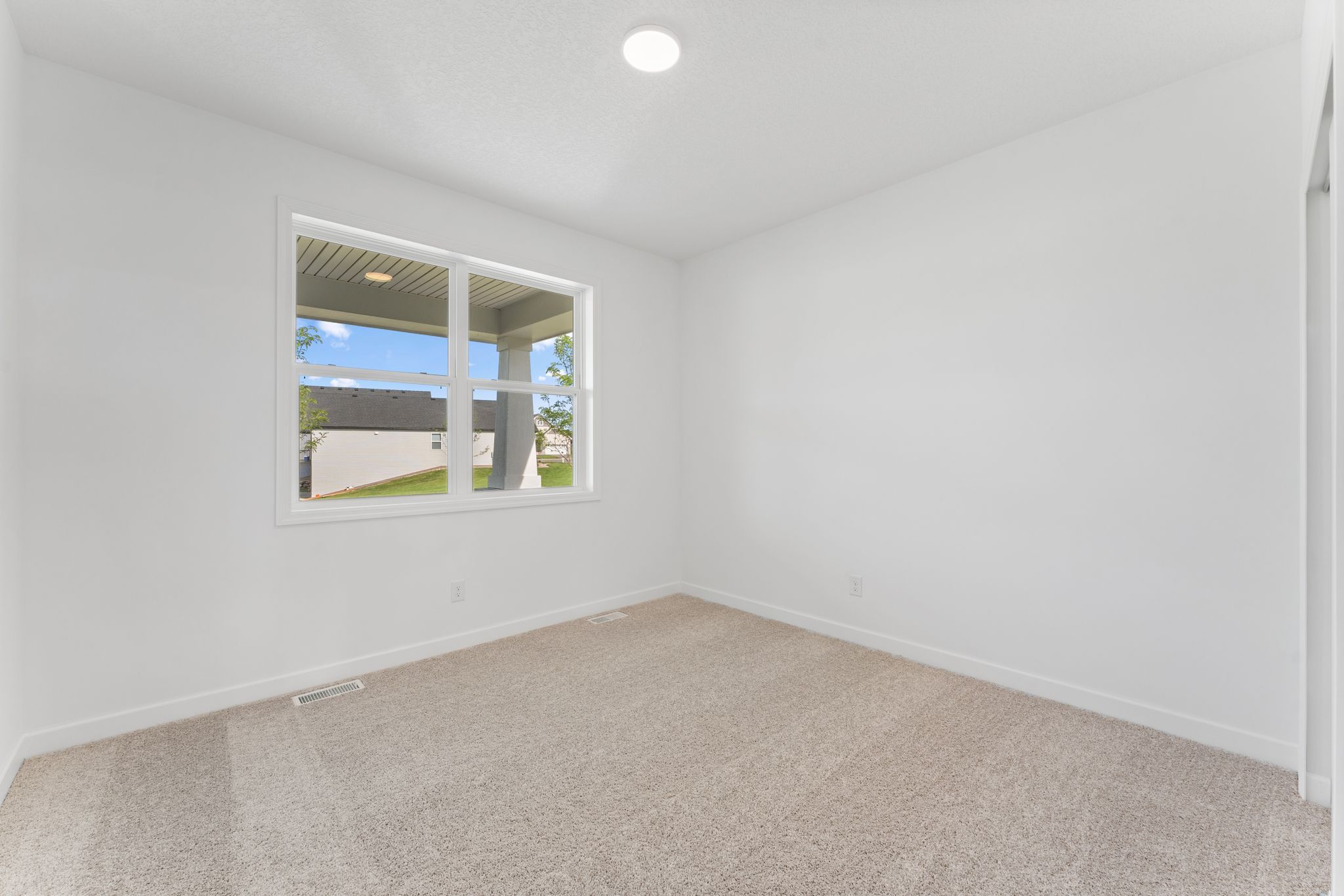 4 Lexington Waters Brisbane QMI H S22222543107 Bedroom F1
