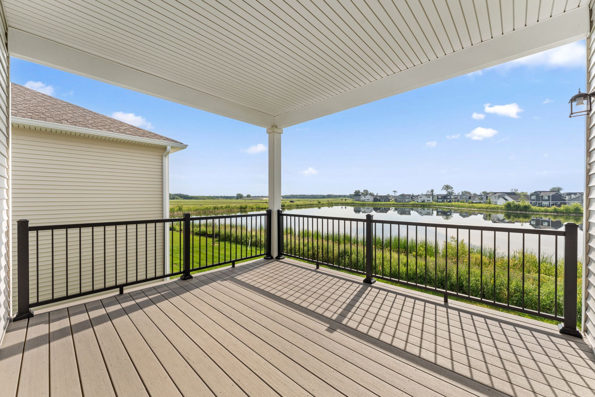 5 Lexington Waters Brisbane QMI H S22222543107 Covered Deck F1