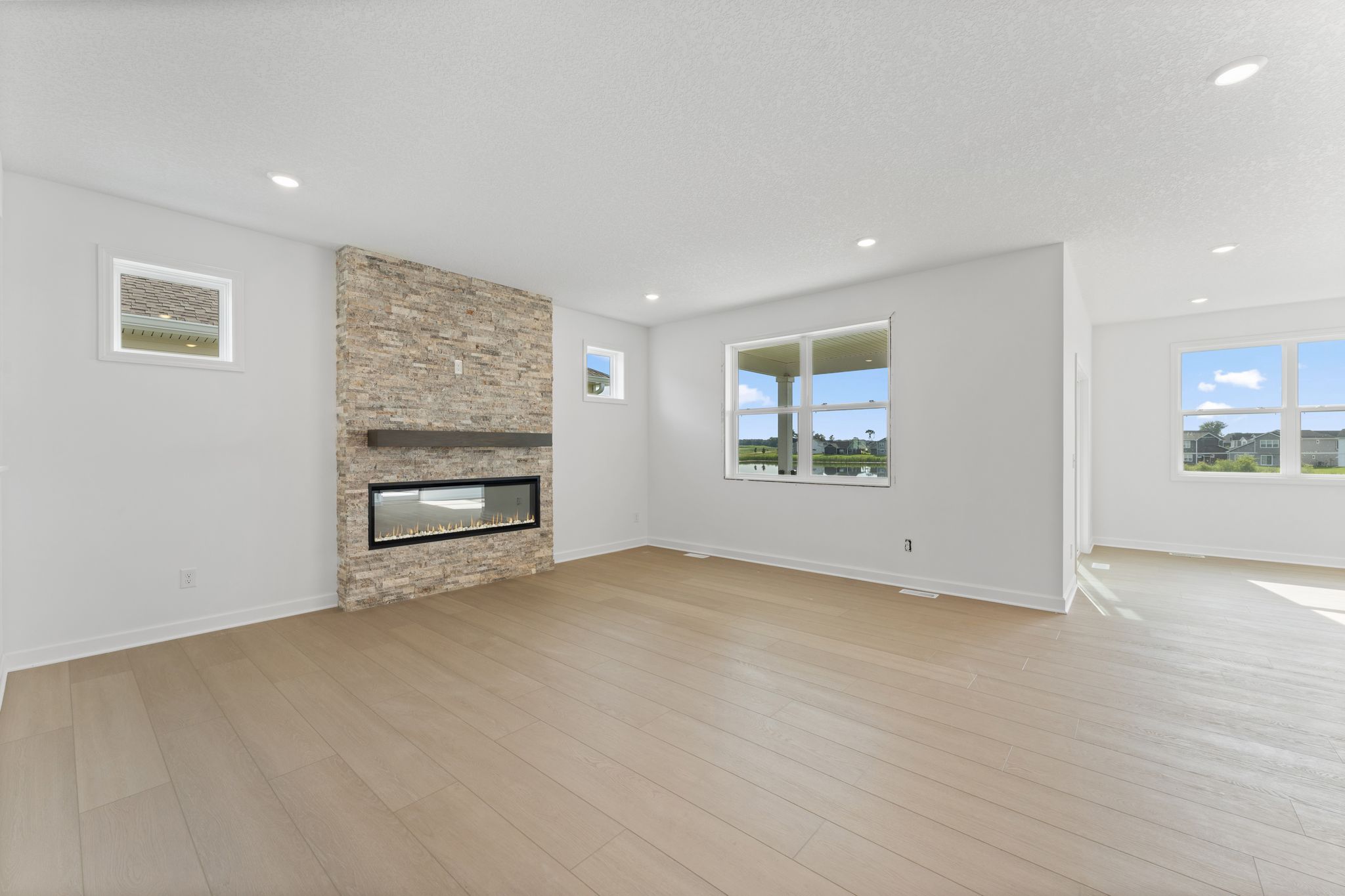 9 Lexington Waters Brisbane QMI H S22222543107 Great Room 1of3 F1