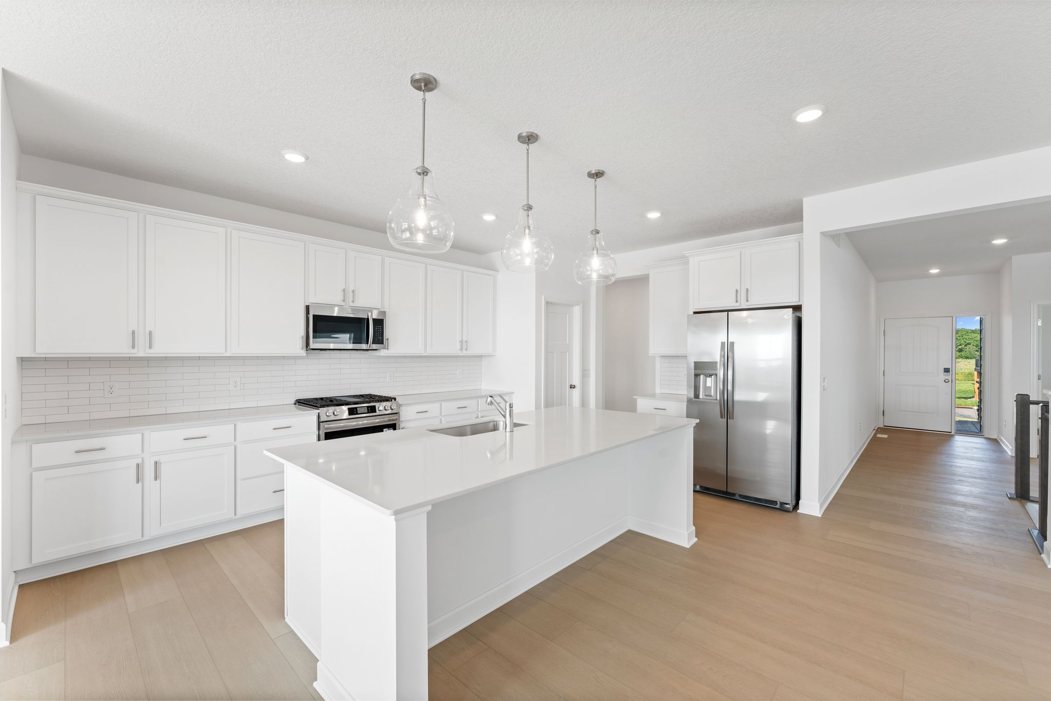 12 Lexington Waters Brisbane QMI H S22222543107 Kitchen 1of3 F1