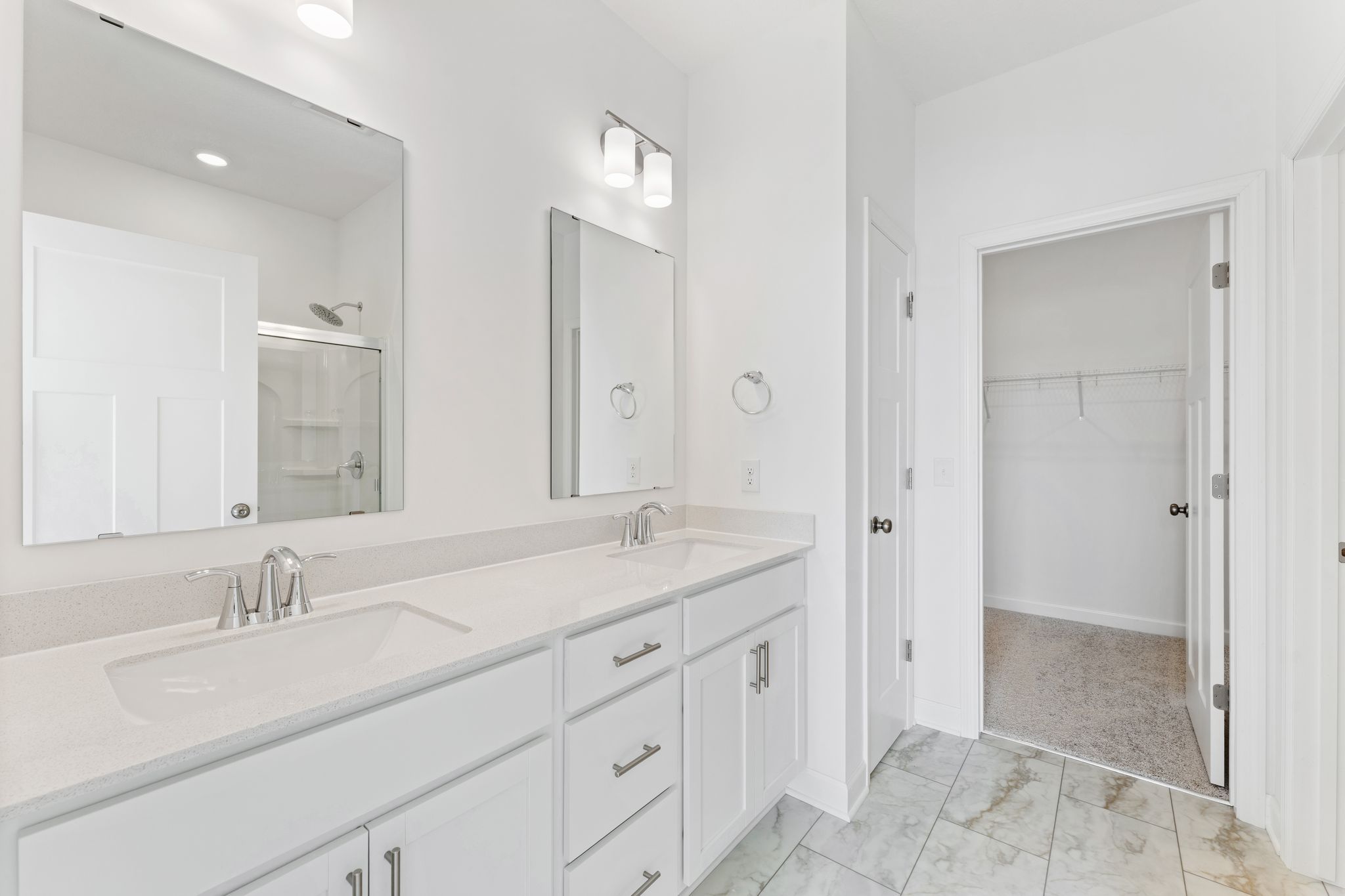16 Lexington Waters Brisbane QMI H S22222543107 Owners Bathroom F1