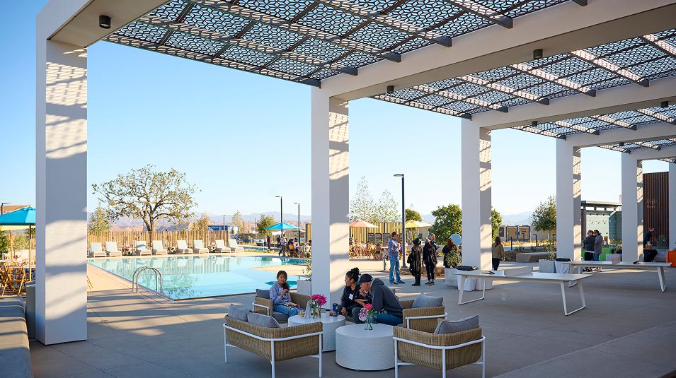 Valencia Amenity Shaded Structure Pool