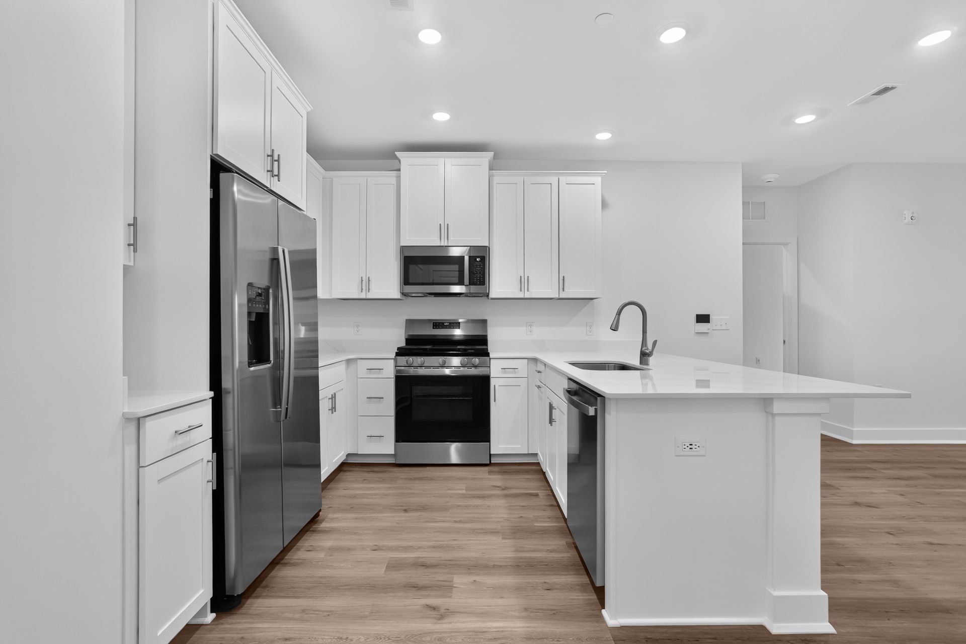 Terraces Monroe Park Riveria Kitchen 1of3 F1