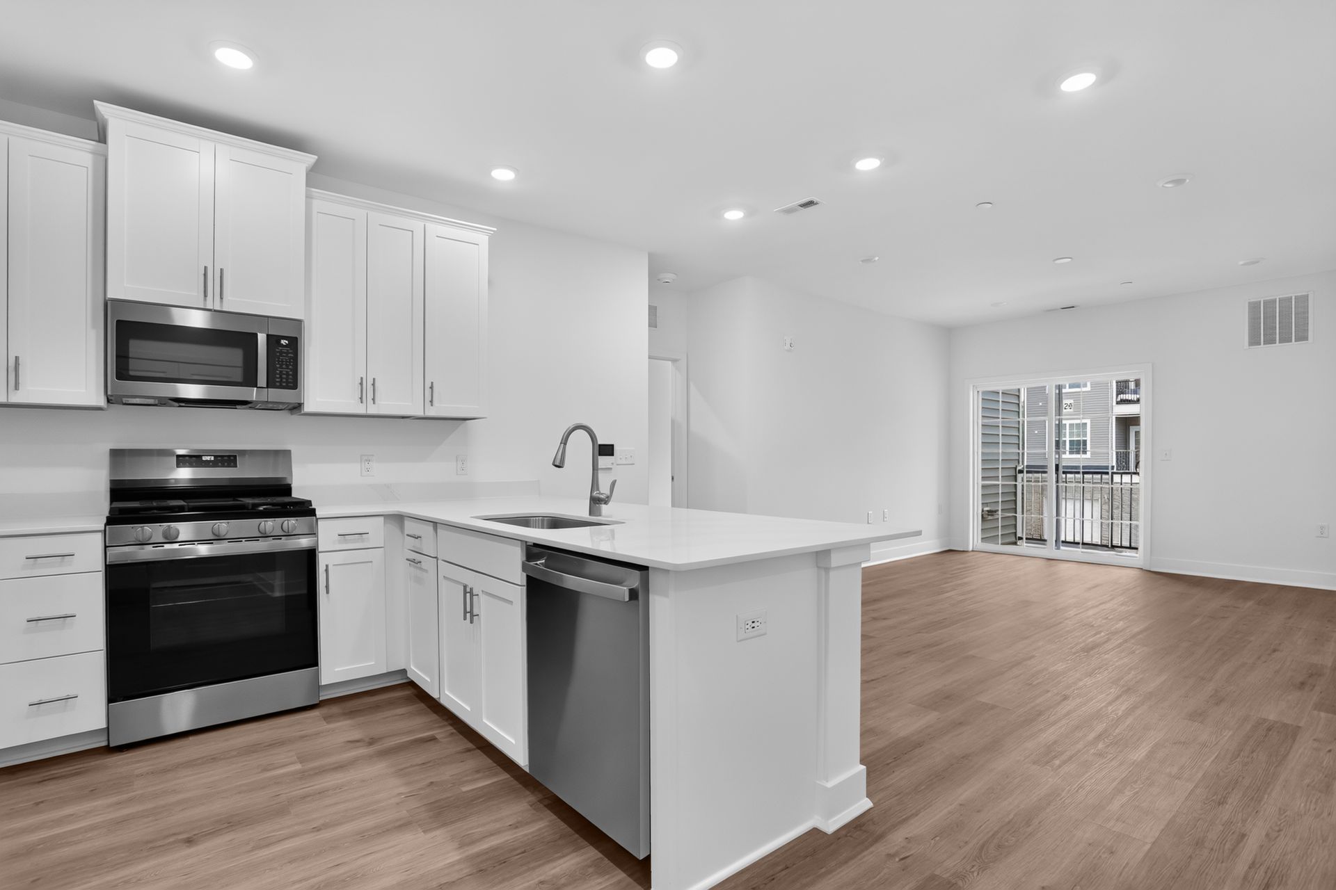 Terraces Monroe Park Riveria Kitchen 2of3 F1