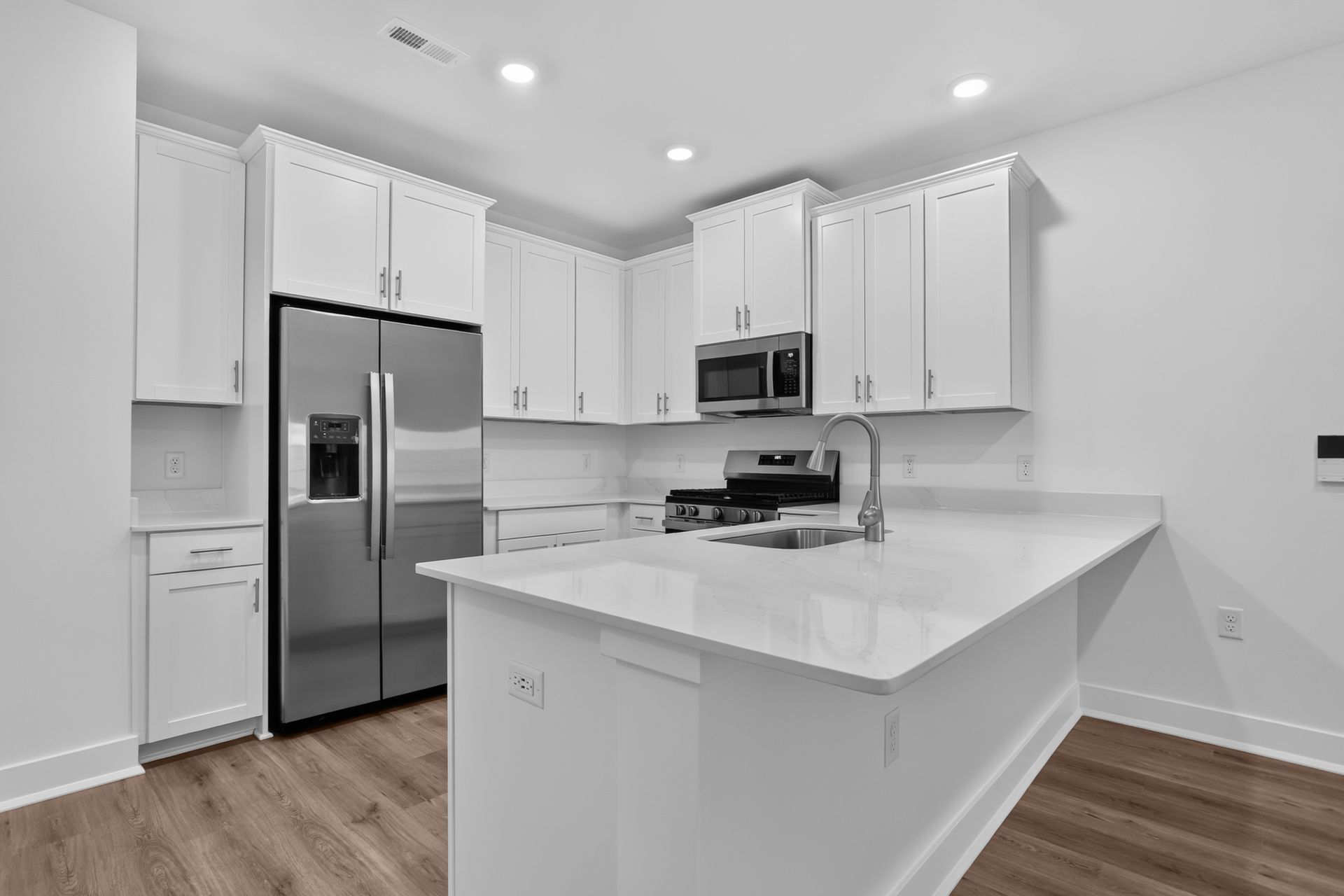 Terraces Monroe Park Riveria Kitchen 3of3 F1
