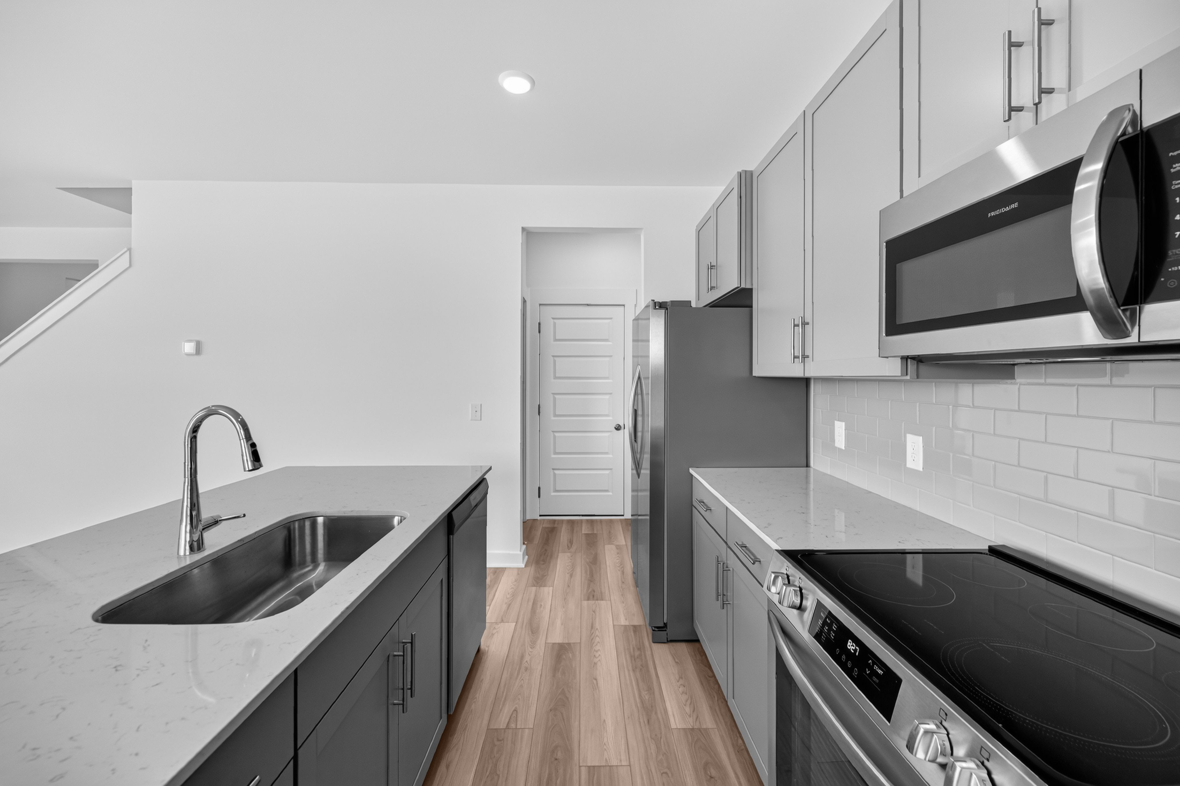 Dillon Pointe Hamilton9 6