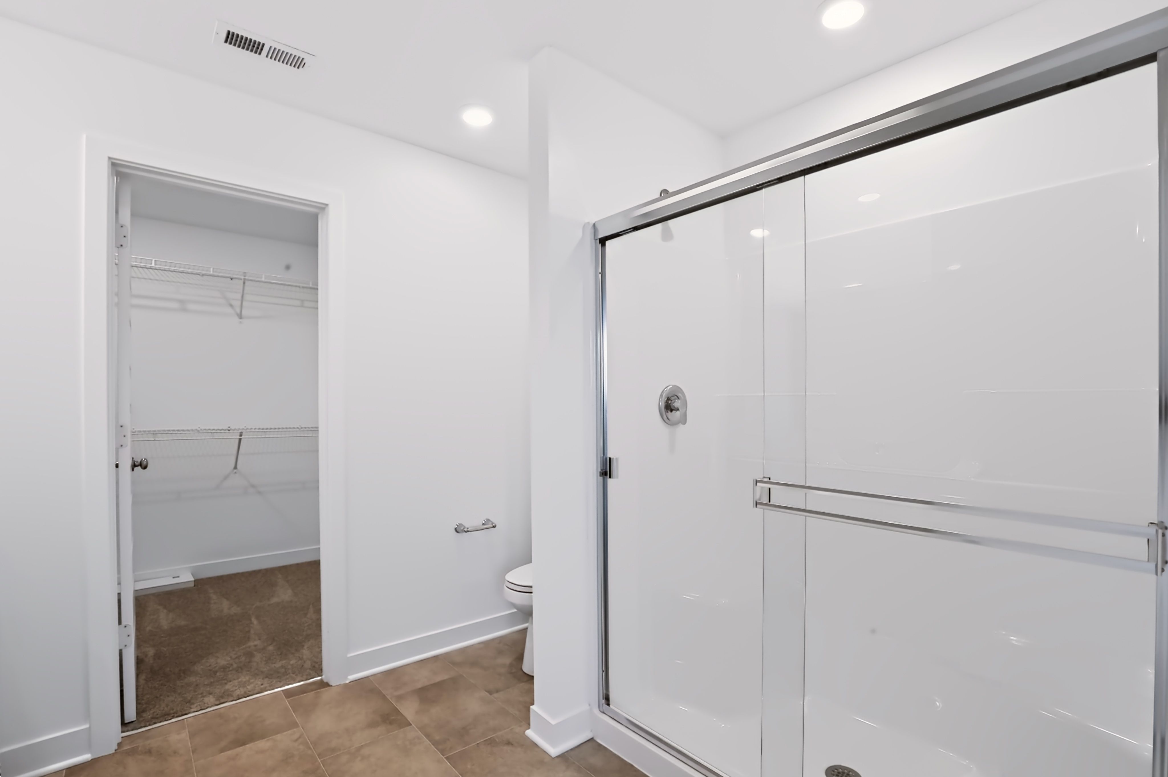 Lincoln Place HS 01 Primary Suite Bathroom 1 of 2