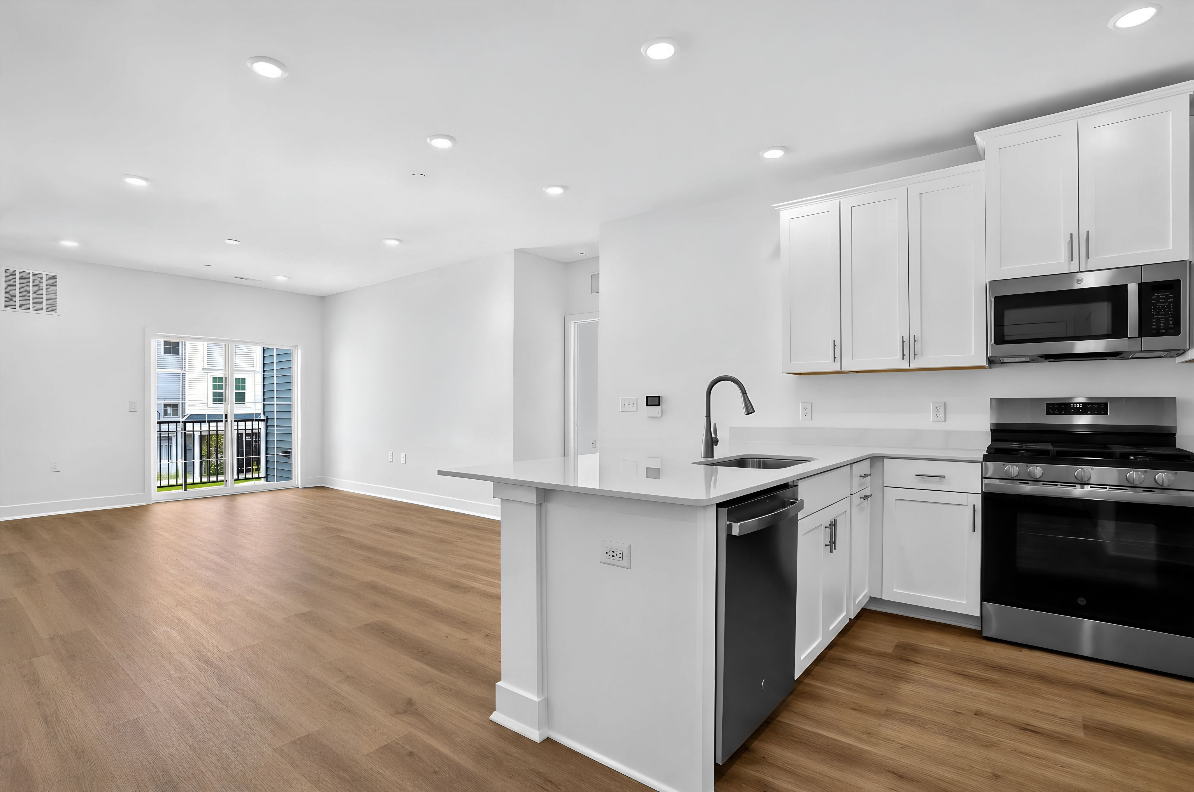 Terraces Monroe Parke Astoria Kitchen 3of3 F1