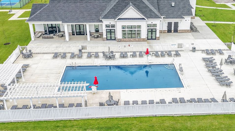 Hopewell Parc Amenity Pool 3of5