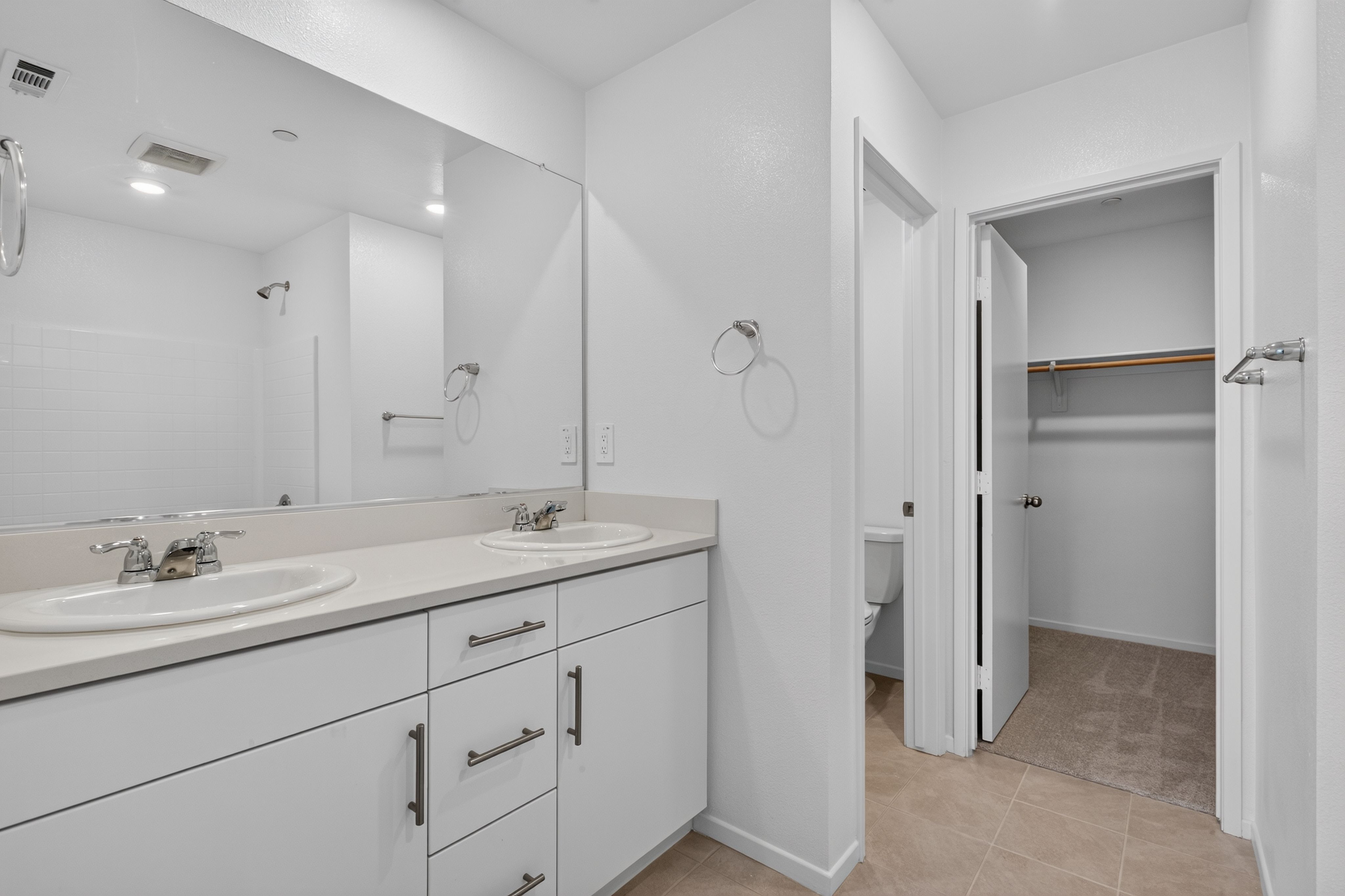 29 79355 Valor Ln Bathroom 7913