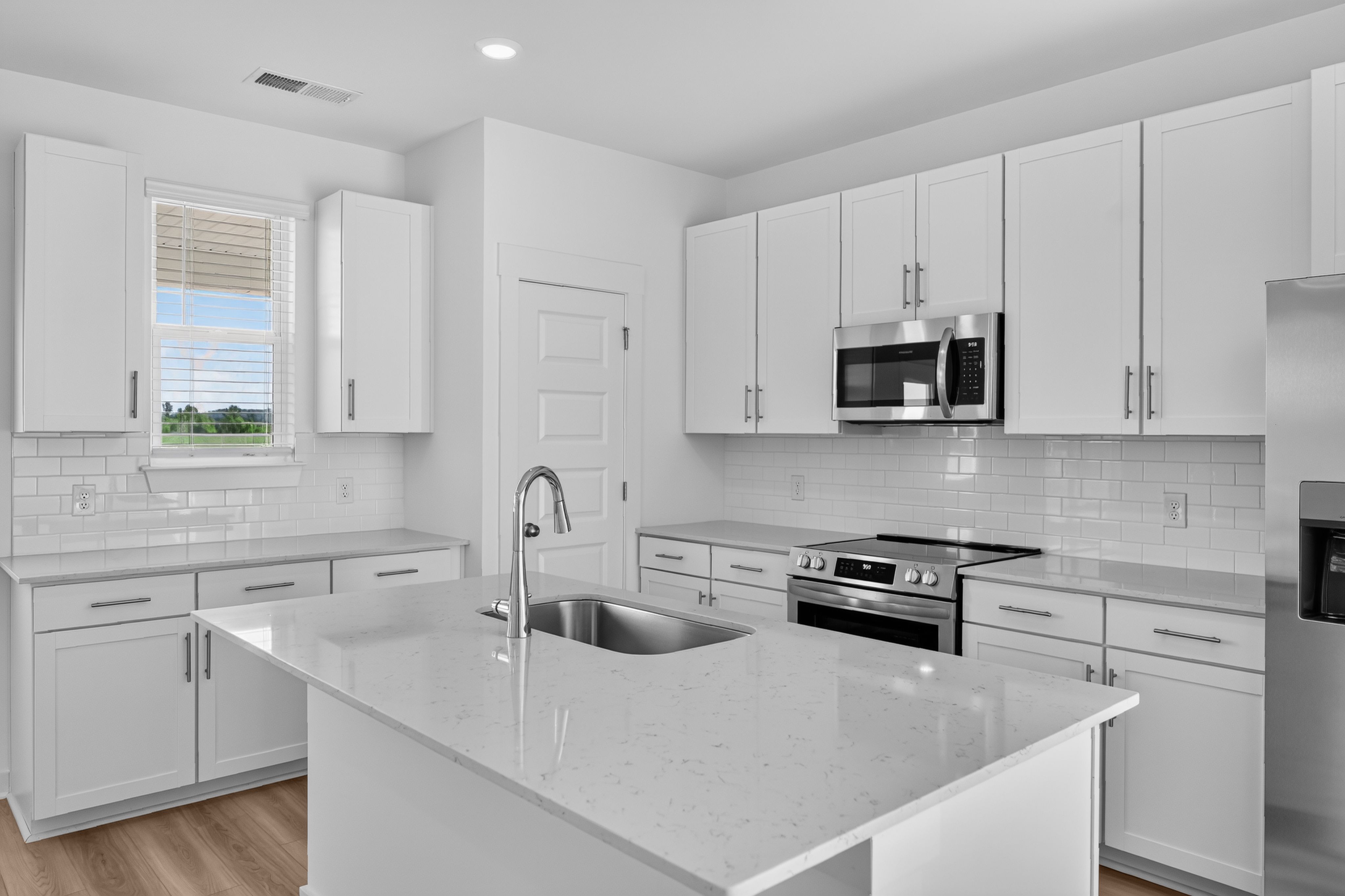 Dillon Pointe Mayflower8 6