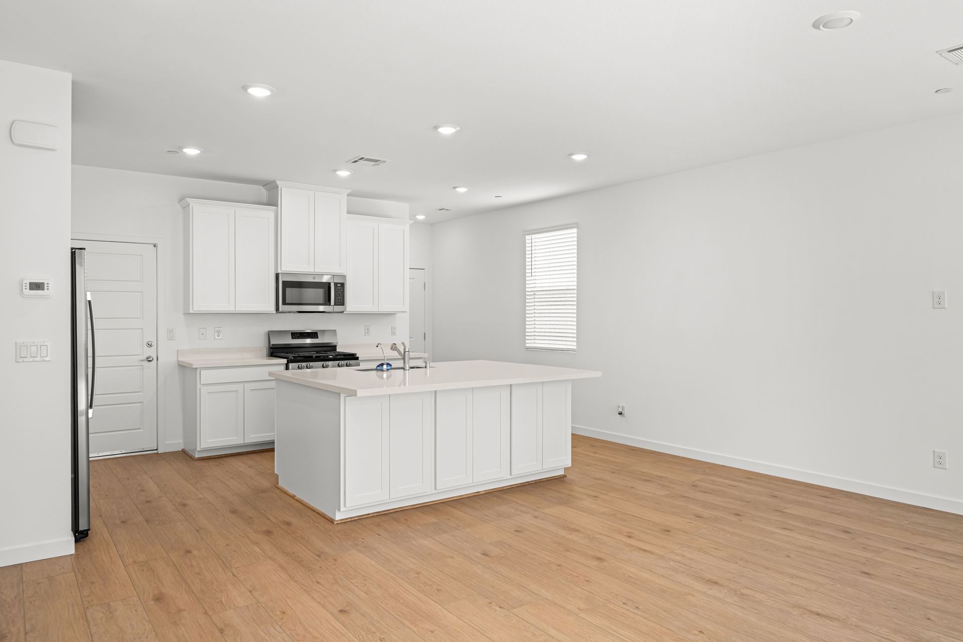 Lennar9761 Sunset Canyon Ave06