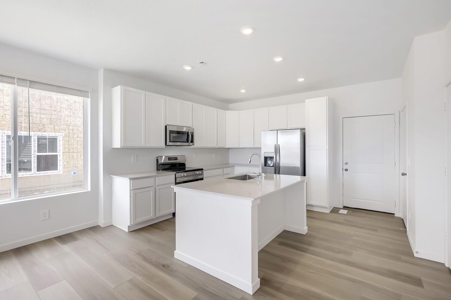 3554 Quincy Bay Pl Kitchen