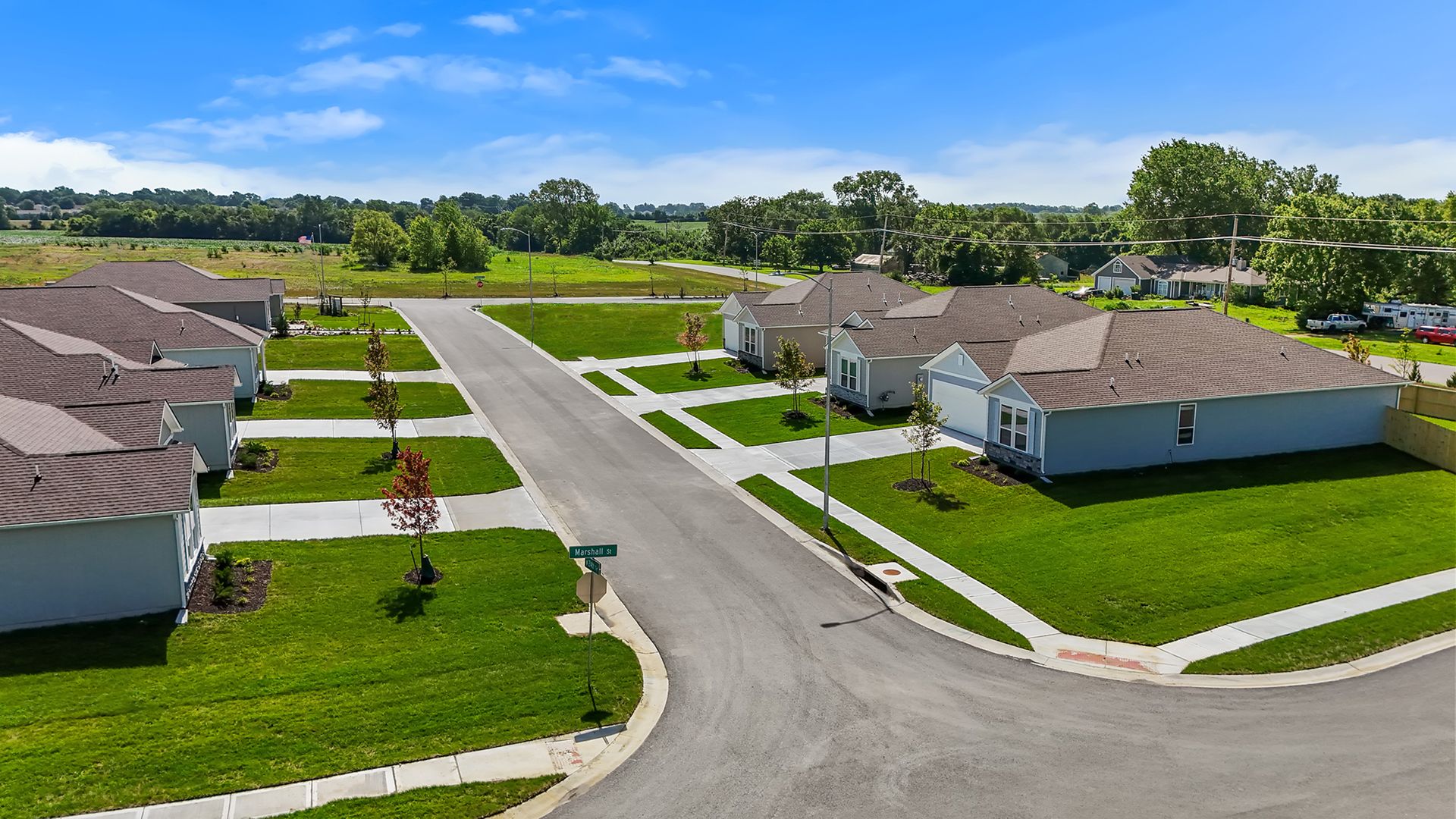 Oaks Of Edgewood Streetscape