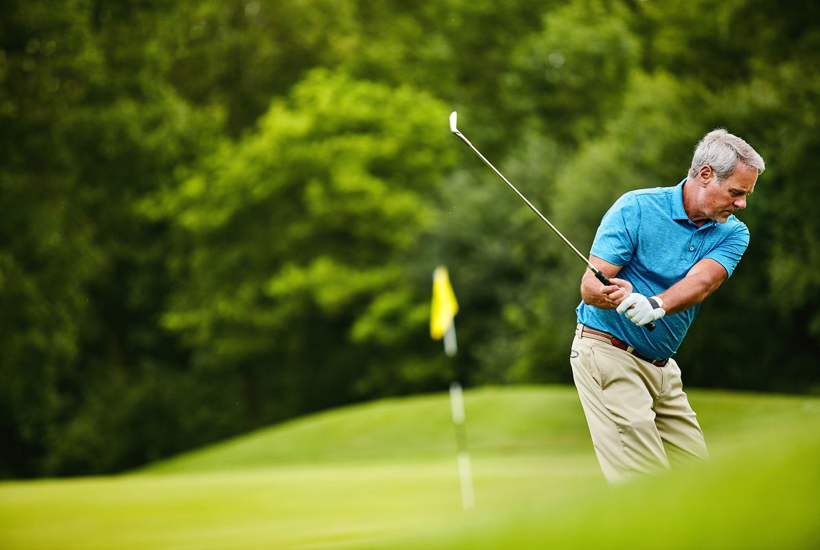 N Pic Sports Golf AA Man Swing