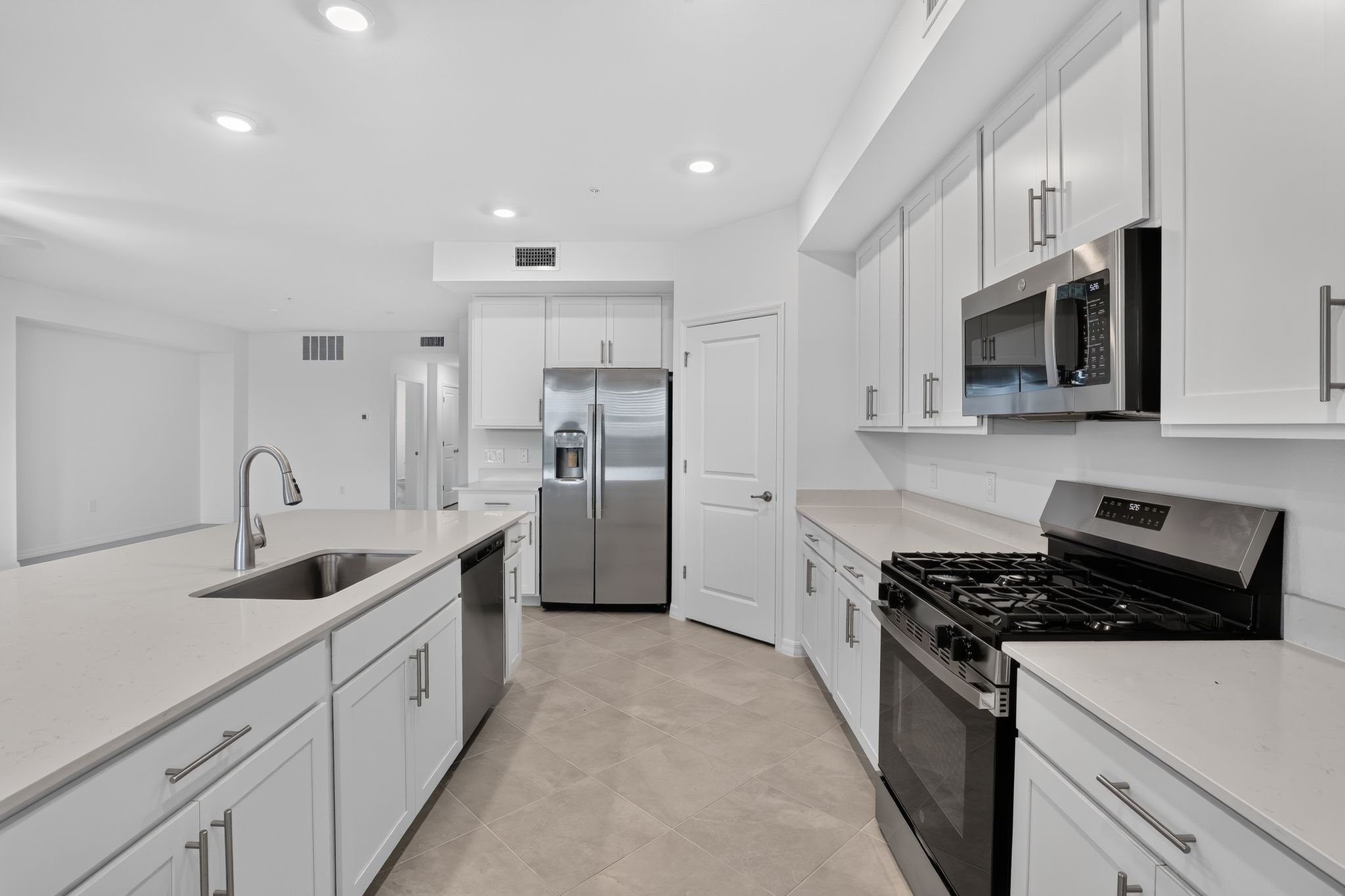 20 15888 Grn Acrs Ave 4211 Kitchen 8983