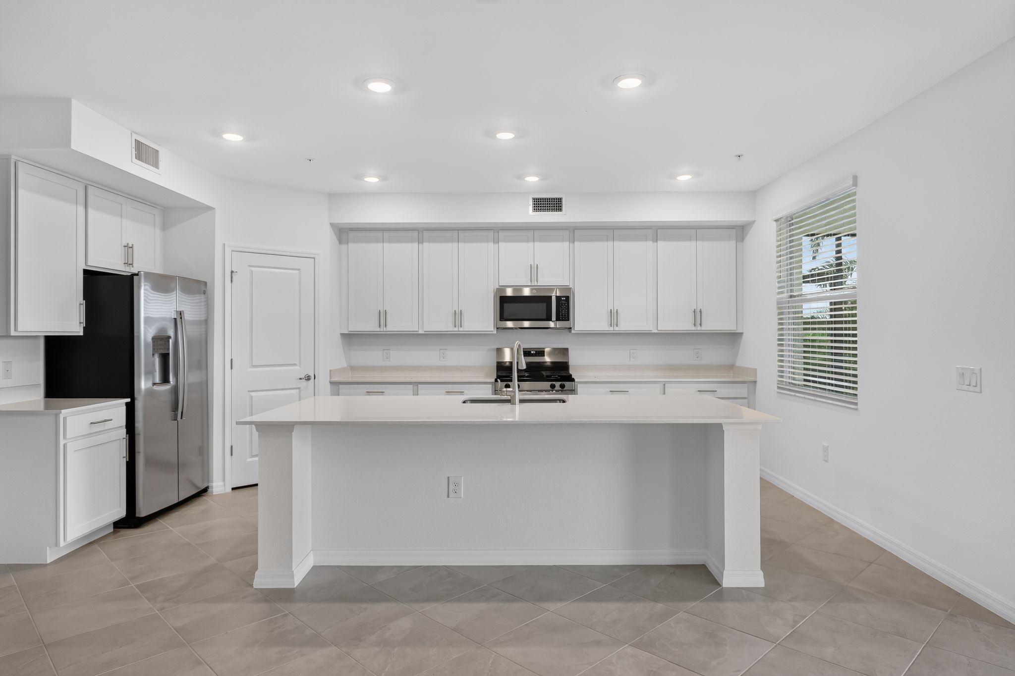 21 15888 Grn Acrs Ave 4211 Kitchen 8971